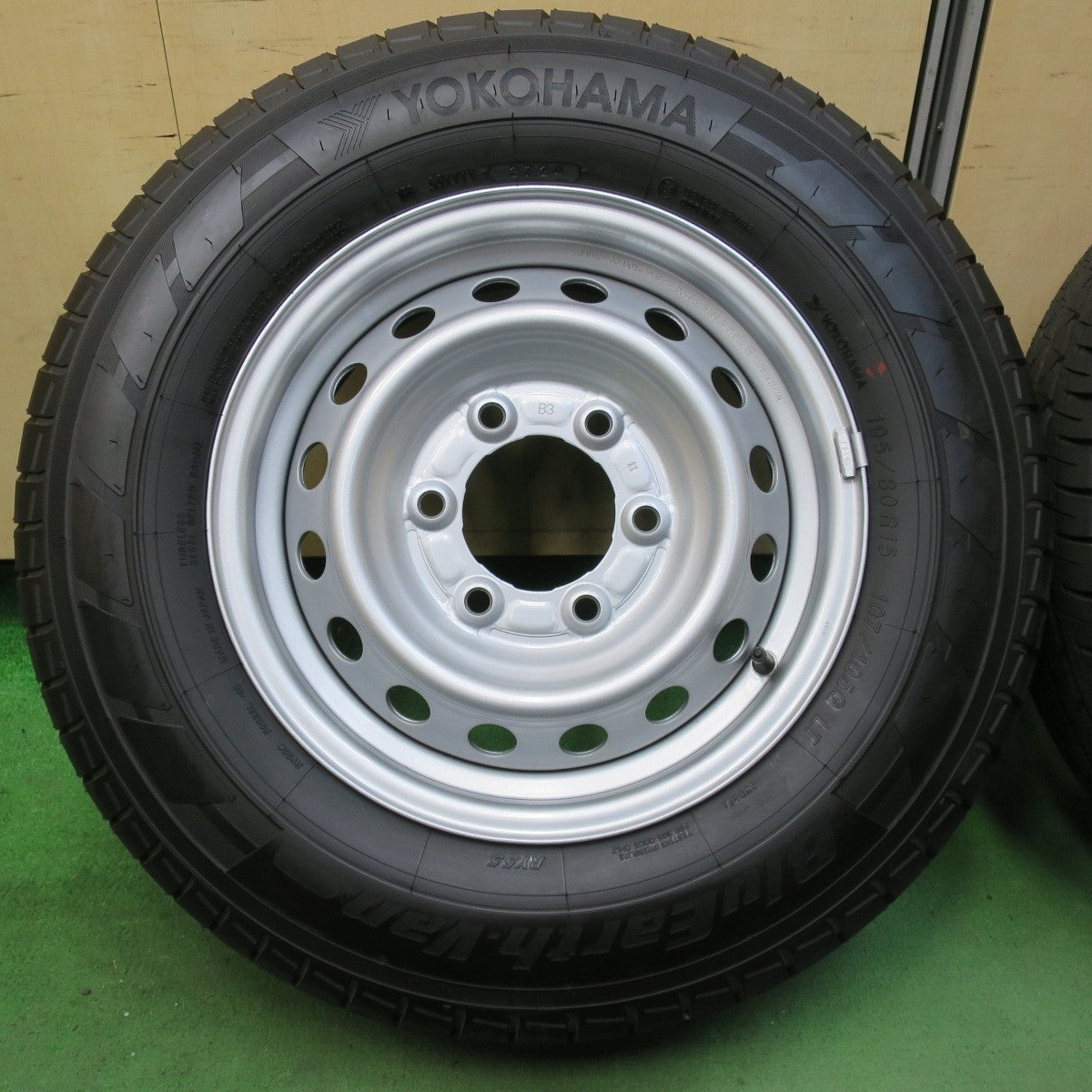 新車外し 24年★日産 キャラバン 純正 スチール 195/80R15 107/105Q ヨコハマ BluEarth-Van RY55 PCD139.7/6H★5040403イノ