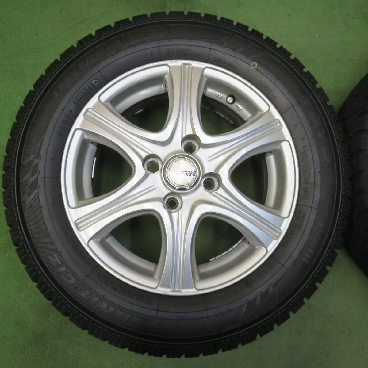 バリ溝！23年！ほぼ10分★スタッドレス 175/70R14 トーヨー オブザーブ ガリット GIZ SIBILLA NEXT XS-6 シビラ 14インチ PCD100/4H★5101408イス