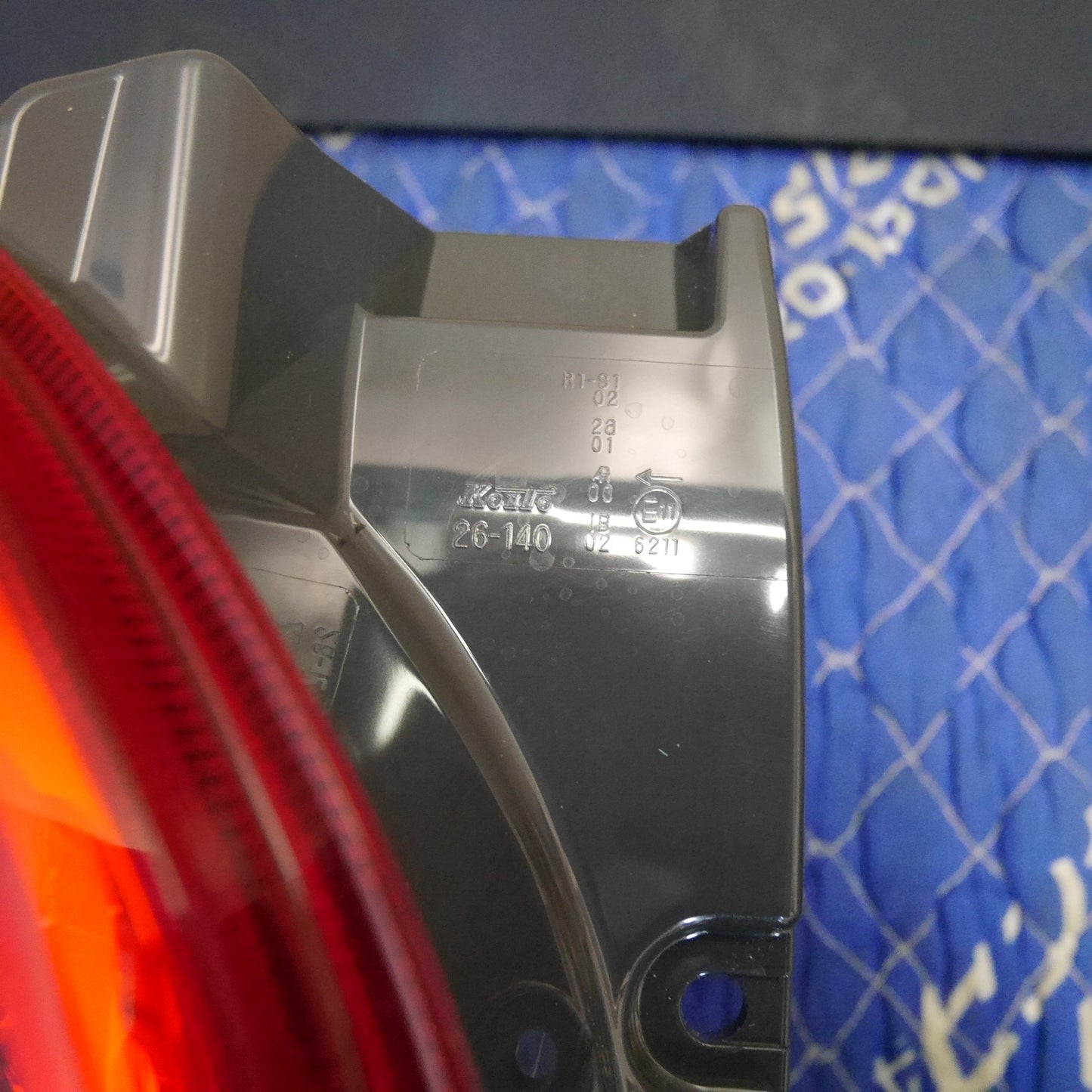 [送料無料] 新車外し！左右セット☆トヨタ 4 5 6 7 型 200系 ハイエース 純正 テールランプ テールライト TOYOTA KOITO 26-140 26-141☆