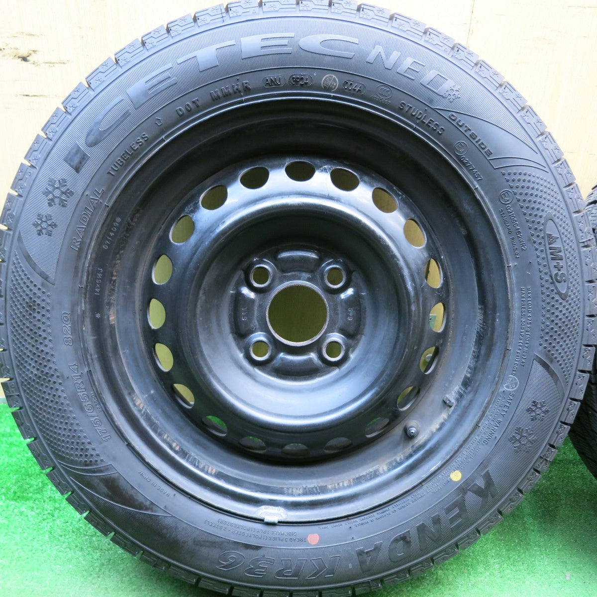 バリ溝！24年！9.5分以上★スタッドレス 175/65R14 ケンダ KR36 アイステック ネオ スチール 14インチ PCD100/4H★5062806HAス