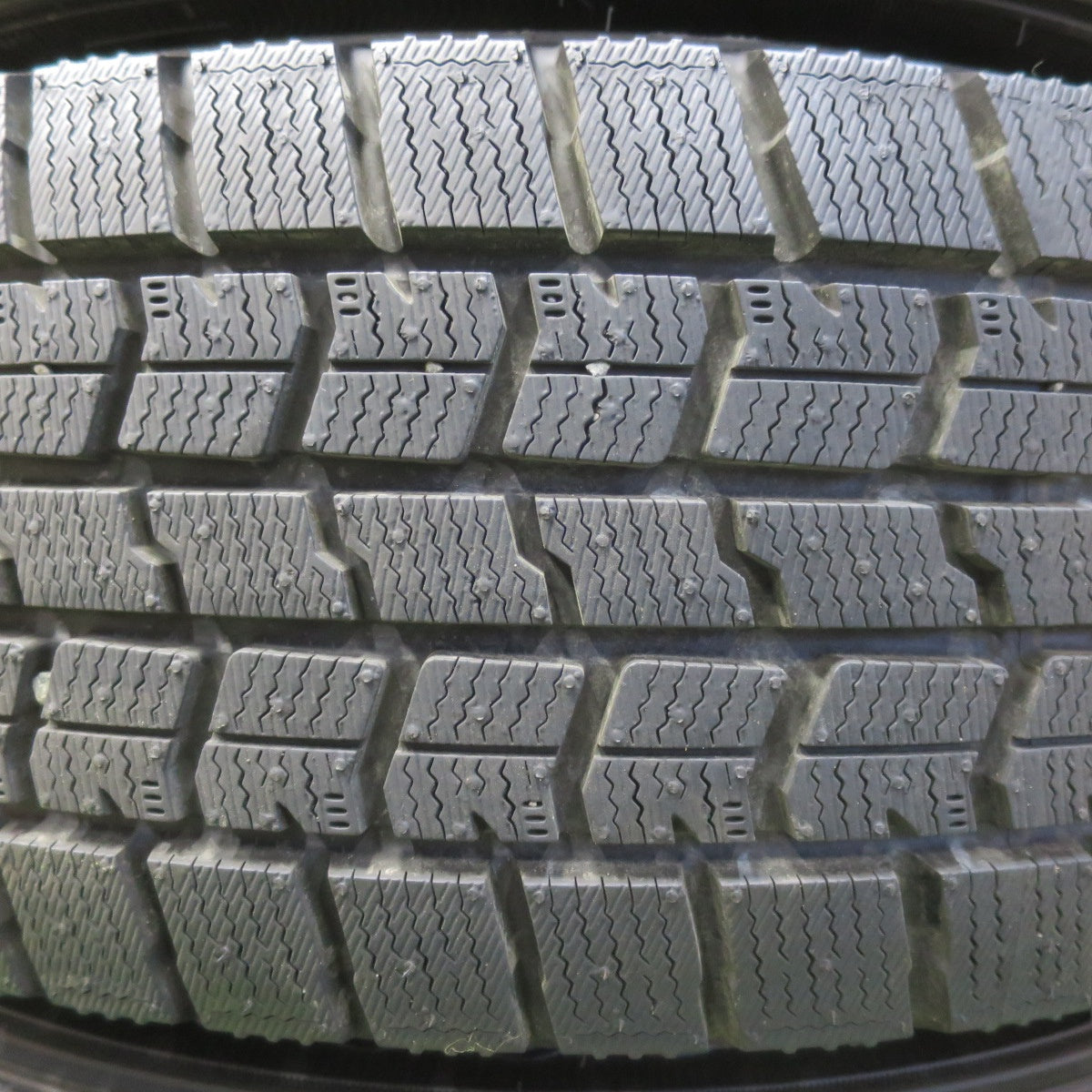 ほぼ未使用！24年！キレイ★スタッドレス 205/60R16 グッドイヤー アイスナビ7 ravrion LUMIERE ラブリオン 16インチ PCD114.3/5H★5111105イス