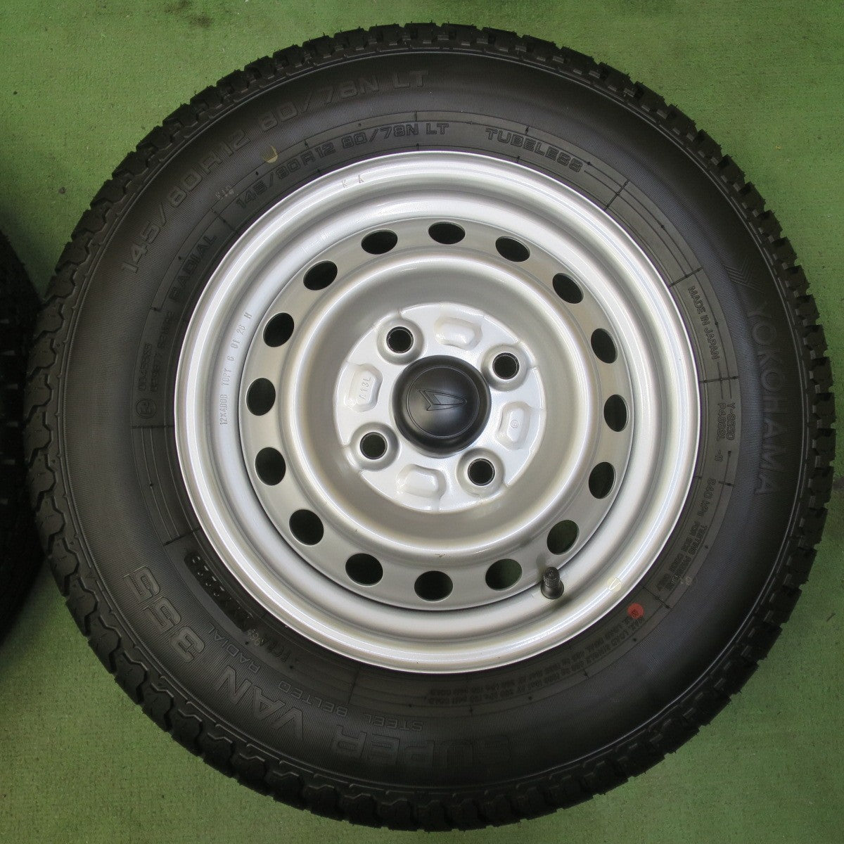 新車外し！26年◎ダイハツ ハイゼット 純正 スチール 145/80R12 80/78N ヨコハマ SUPER VAN 355 12インチ PCD100/4H◎6083111イノ
