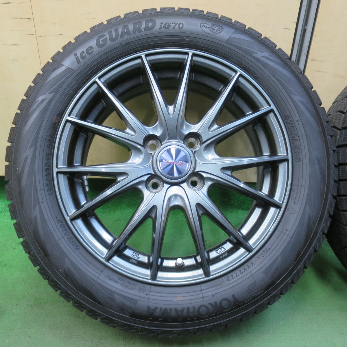 バリ溝！23年！キレイ！9.5分★スタッドレス 185/60R15 ヨコハマ アイスガード iG70 VELVA SPORTZ ヴェルヴァ 15インチ PCD100/4H★5110703イス