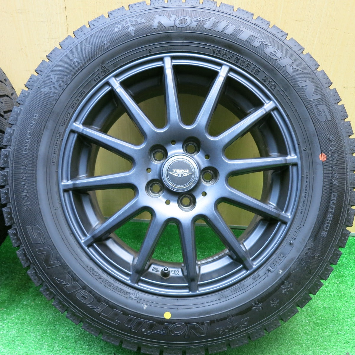 バリ溝！24年！キレイ！ほぼ10分★プリウス 等 195/65R15 スタッドレス オートバックス ノーストレック N5 TEAD テッド 15インチ PCD100/5H★5110622HAス