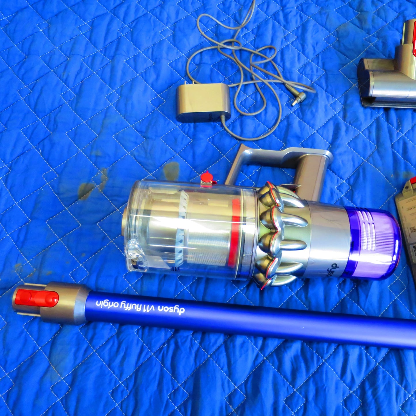 [送料無料] ☆DYSON ダイソン 掃除機 V11 SV15 コードレスクリーナー☆