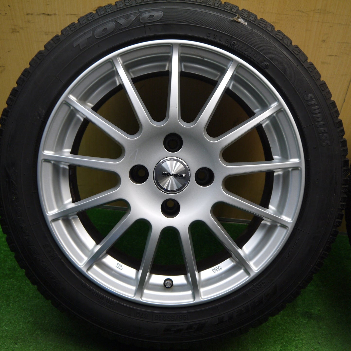バリ溝！キレイ！8.5分★シトロエン プジョー IRVINE F01 195/55R16 スタッドレス トーヨー ガリット G5 16インチ アーヴィン PCD108/4H★5041506Hス