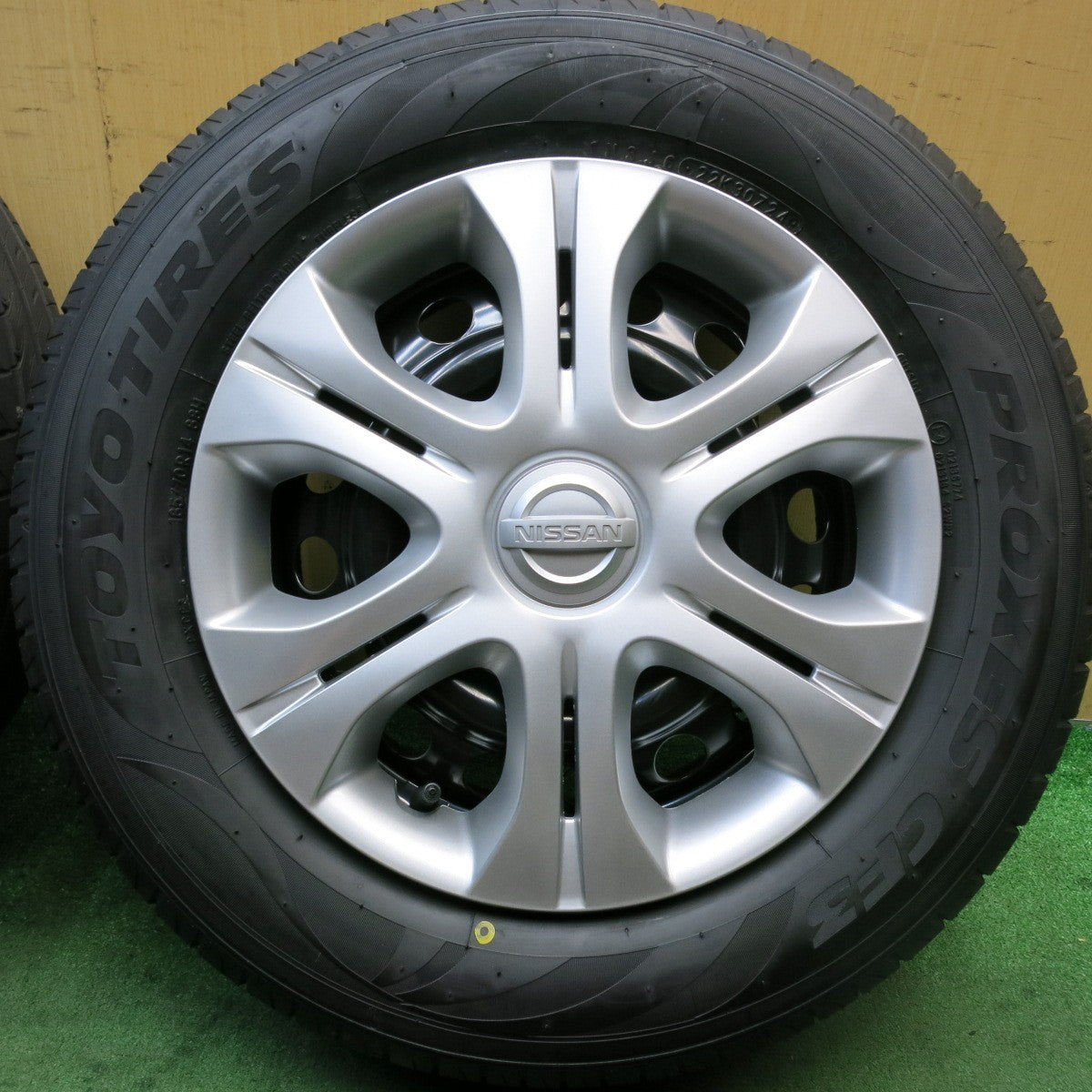 未使用！24年！バリ溝！9.5分★日産 E12 ノート 純正 スチール 185/70R14 トーヨー プロクセス CF3 14インチ PCD100/4H★5081004HAノ