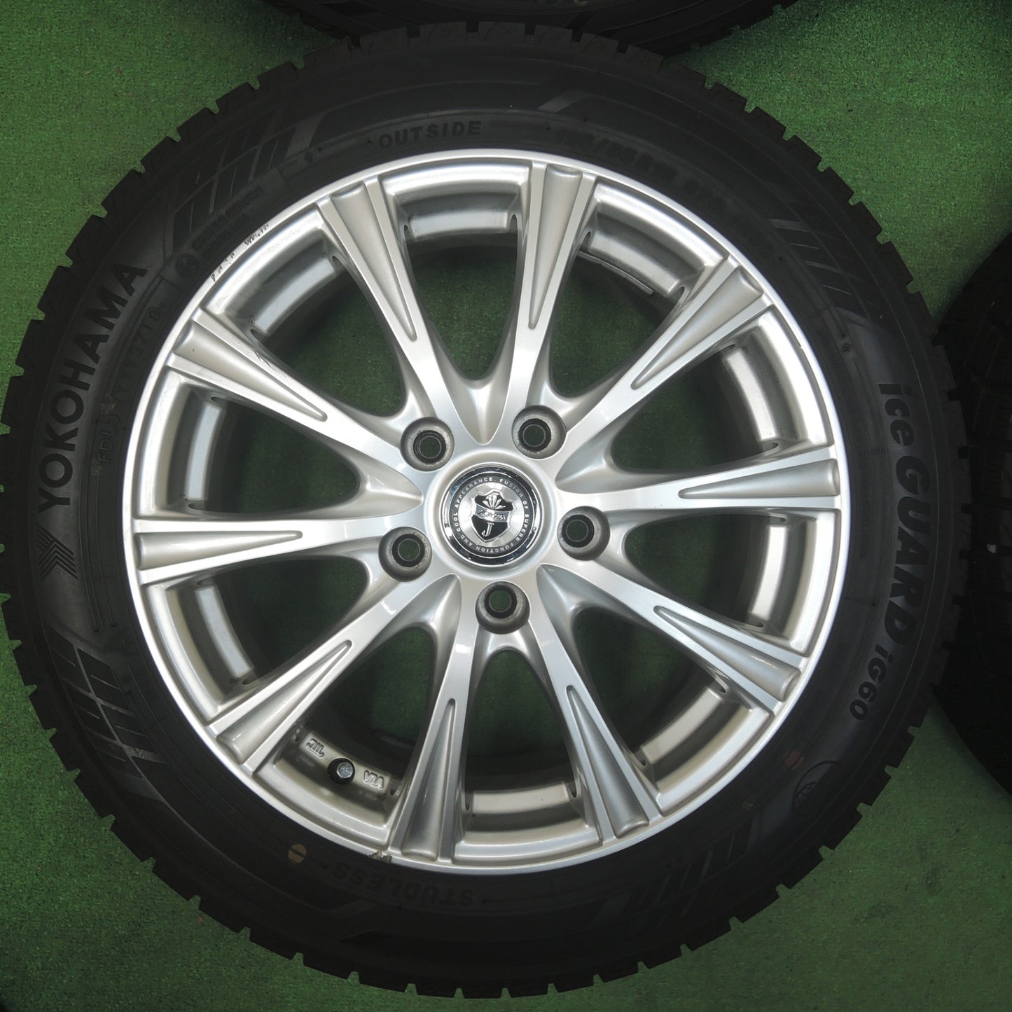 *送料無料* バリ溝！キレイ！9.5分以上★スタッドレス 195/55R16 ヨコハマ アイスガード iG60 JOKER ジョーカー 16インチ PCD114.3/5H★4032008SYス
