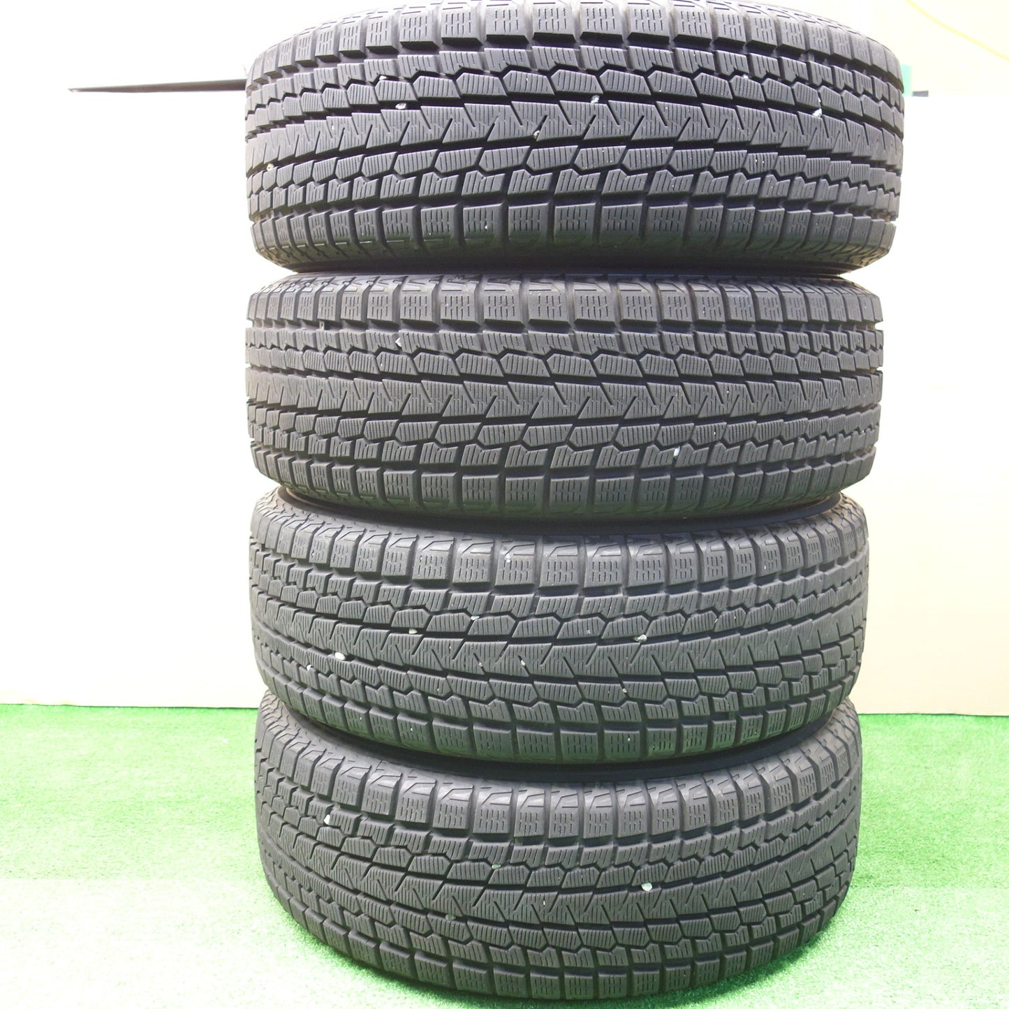 バリ溝！23年！キレイ！9.5分★フォレスター 等 225/60R17 スタッドレス ヨコハマ アイスガード G075 SCHNEIDER MiD シュナイダー 17インチ PCD100/5H★5120403KTス