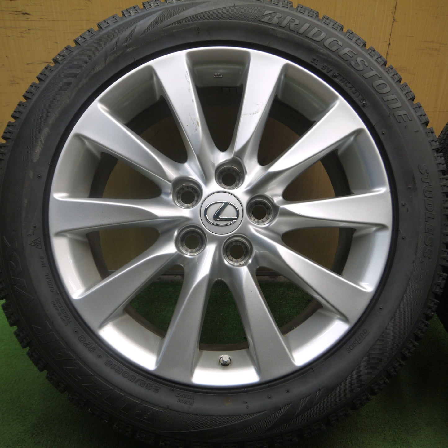 *送料無料* センサー付 バリ溝 綺麗 9.5分以上★レクサス LS460 純正 235/50R18 スタッドレス ブリヂストン ブリザック VRX PCD120/5H★4051712Hス