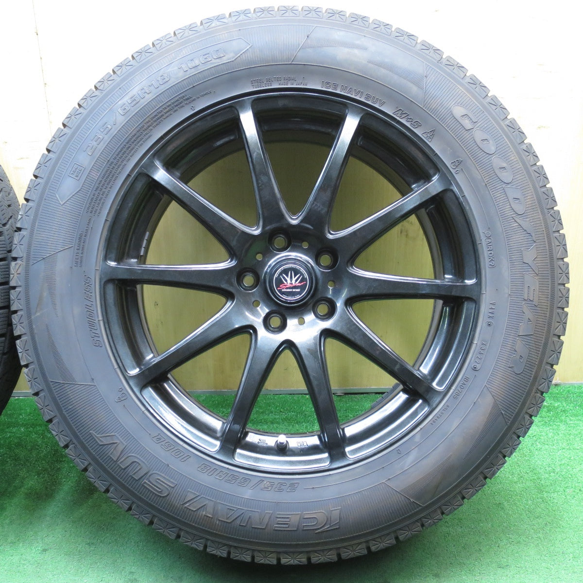バリ溝！22年！キレイ！9.5分★LOXARNY SPORT 235/65R18 スタッドレス グッドイヤー アイスナビ SUV ロクサーニ スポーツ 18インチ PCD114.3/5H★5060202NJス