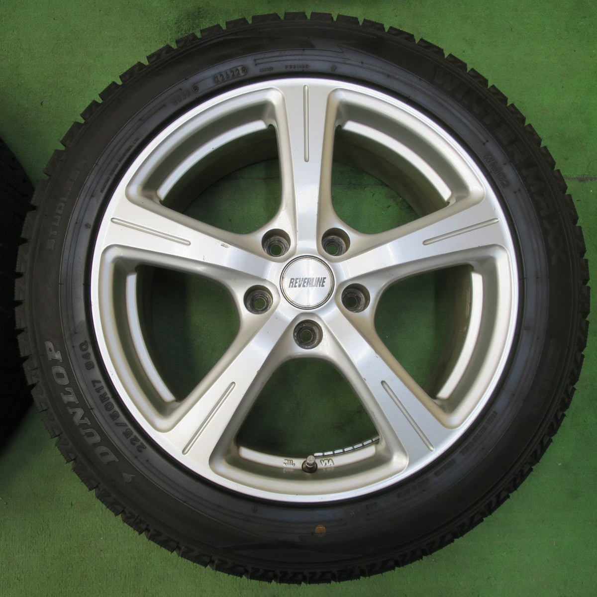 タイヤほぼ未使用！22年★スタッドレス 225/50R17 ダンロップ ウインターマックス WM02 REVERLINE リバーライン 17インチ PCD114.3/5H★5042804イス