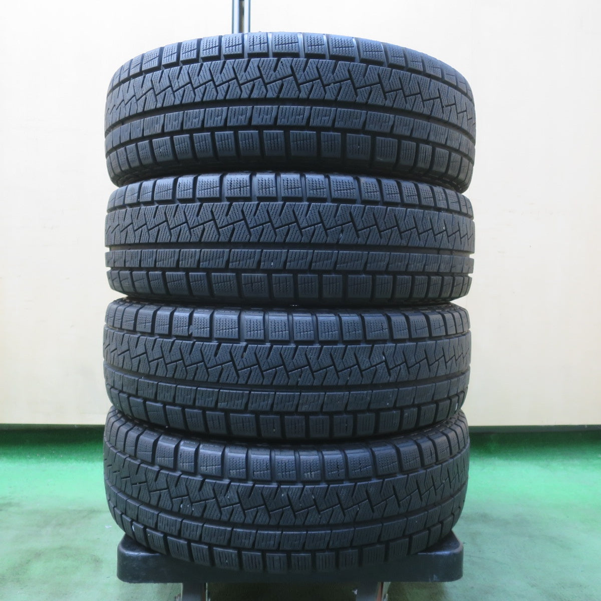 バリ溝！キレイ！8.5分★ホンダ N-BOX カスタム 純正 165/55R15 スタッドレス ピレリ アイスアシンメトリコ 15インチ PCD100/4H★6021705イス