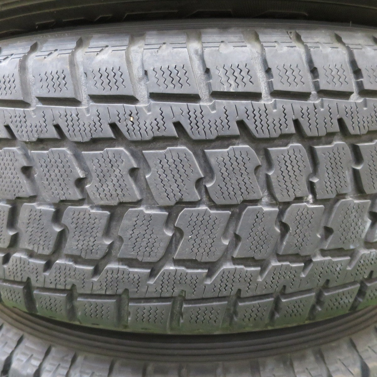 4本価格★KMC ROCK STAR XD827 265/70R17 スタッドレス グッドイヤー ラングラー IP/N 17インチ ロックスター PCD135 139.7/6H マルチ★6051301ナス