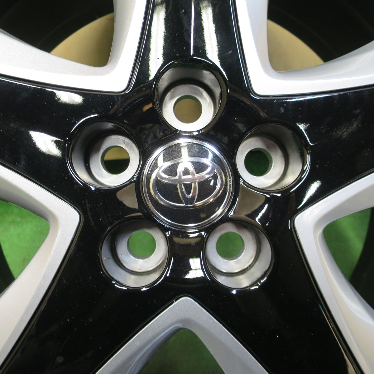 新車外し★トヨタ 50系 プリウス ツーリング 純正 ホイール 17インチ 17×7J PCD100/5H★6071102NGホ