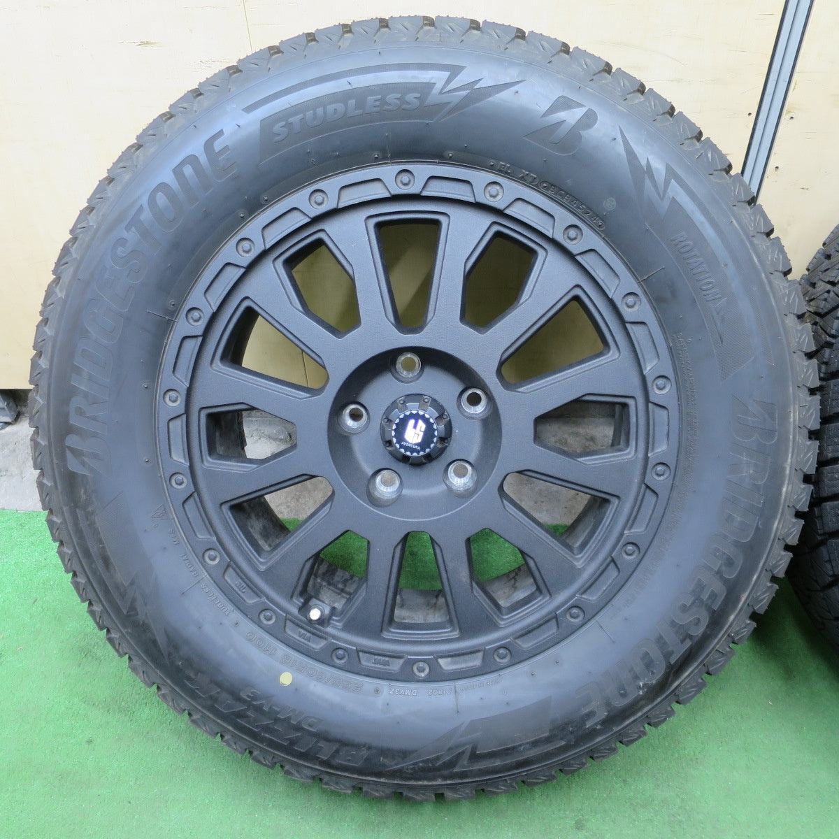 超バリ溝！24年！キレイ！ほぼ10分★ジープ 等 265/60R18 スタッドレス ブリヂストン ブリザック DM-V3 LS AVENTURA 阿部商会 ラ・ストラーダ アベンチュラ 18インチ PCD127/5H★6032001ナス