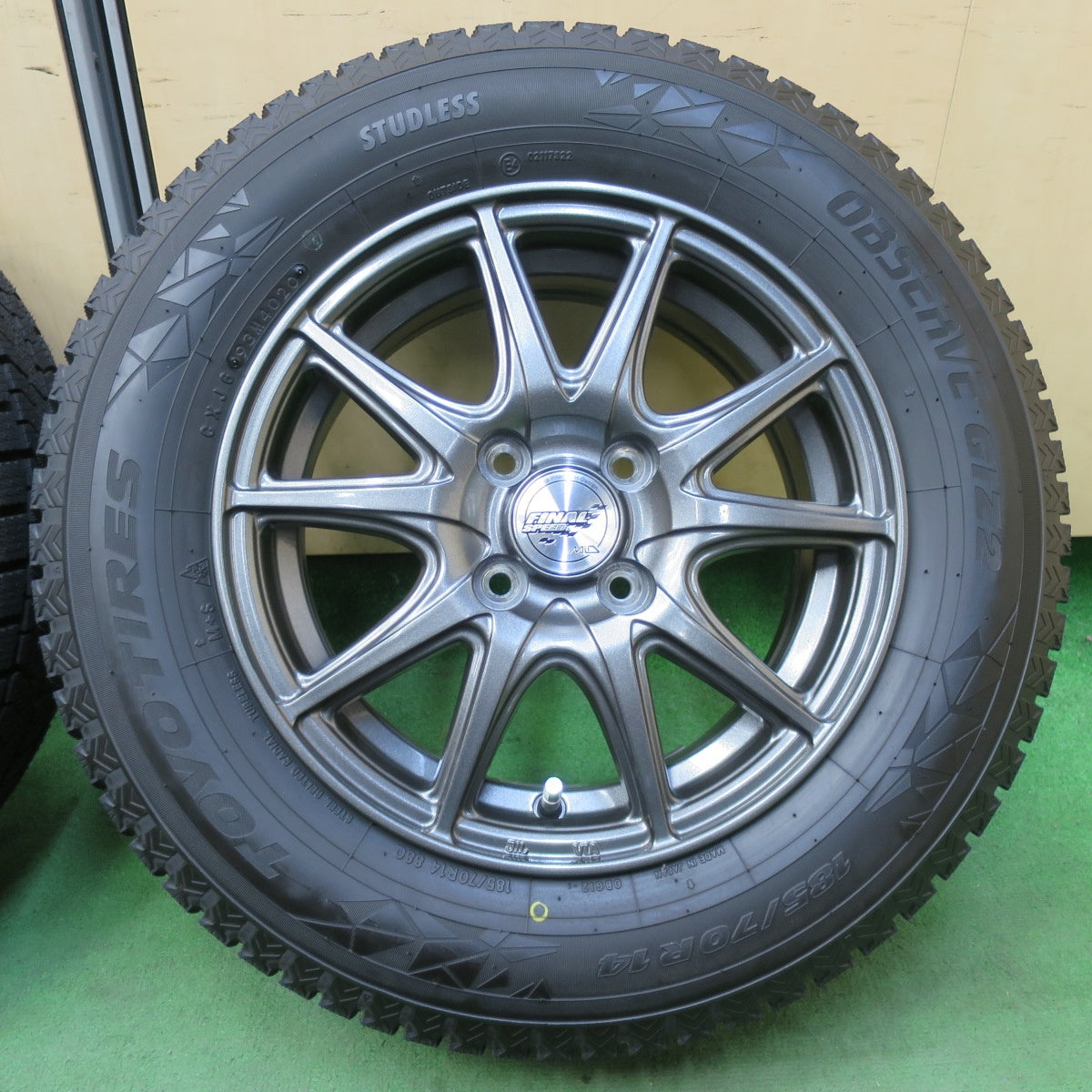 タイヤほぼ未使用！キレイ★スタッドレス 185/70R14 トーヨー オブザーブ GIZ2 FINAL SPEED MiD ファイナルスピード 14インチ PCD100/4H★5043001イス