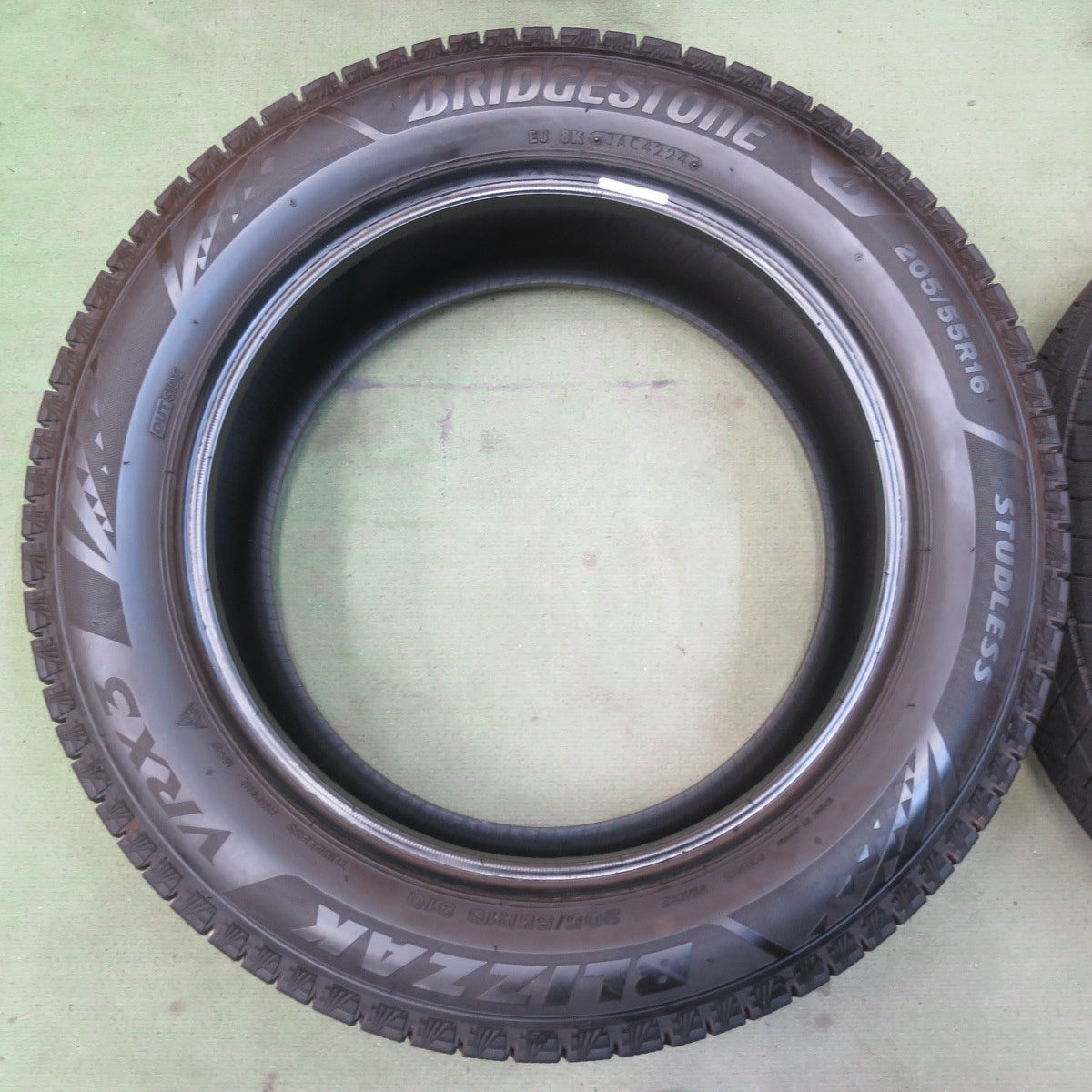 バリ溝！24年！9.5分◎スタッドレス 205/55R16 ブリヂストン ブリザック VRX3 タイヤ 16インチ ノア ヴォクシー 86 プリウス BRZ ステップワゴン レガシィ 等◎6083117イスタ