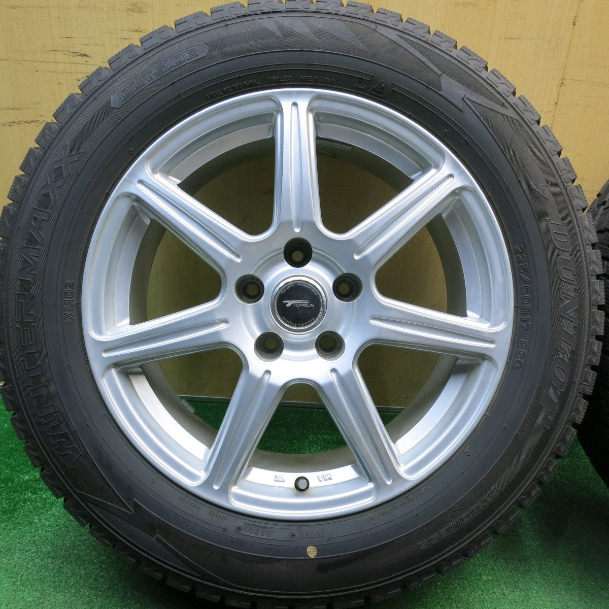 バリ溝！キレイ！9.5分以上★スタッドレス 225/60R17 ダンロップ ウインターマックス WM02 TOPRUN トップラン 17インチ PCD114.3/5H★6012201HAス