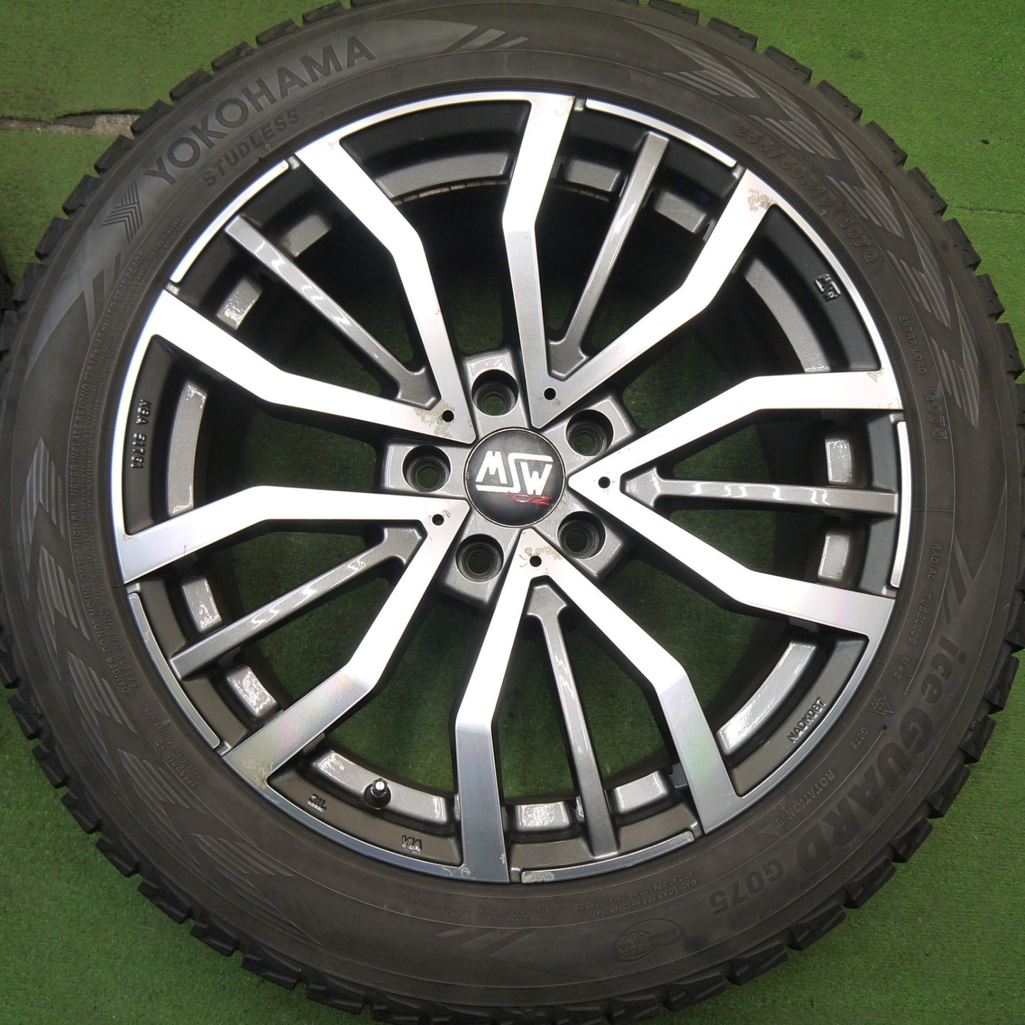 バリ溝！9.5分★BMW 等 MSW 49 O・Z 255/50R19 スタッドレス ヨコハマ アイスガード G075 19インチ OZ PCD120/5H★5051304Hス