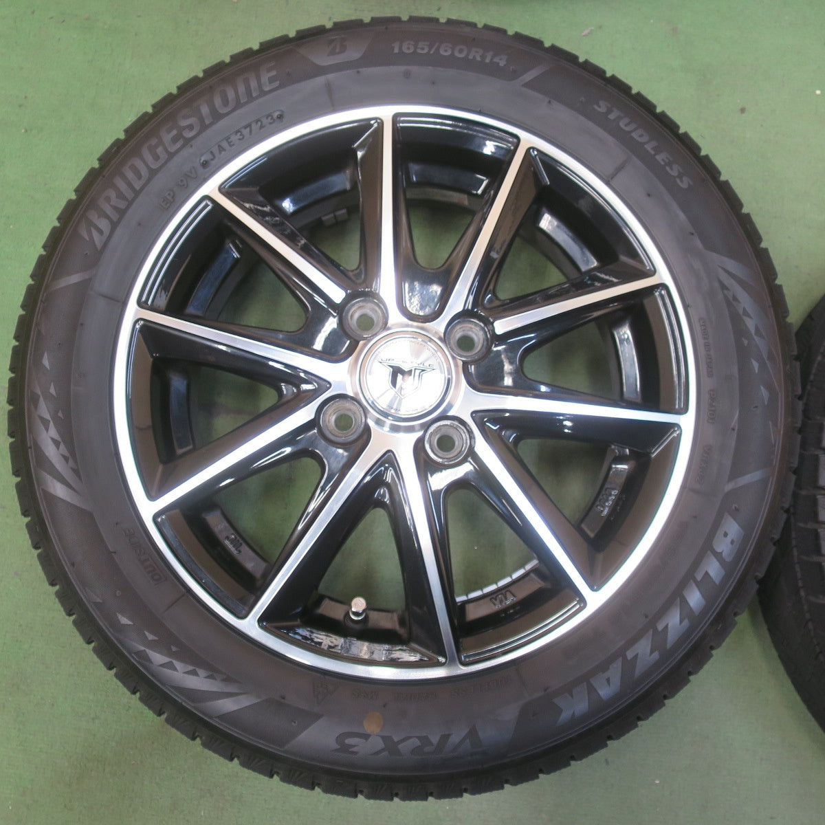バリ溝！23年！キレイ！9分◎スタッドレス 165/60R14 ブリヂストン ブリザック VRX3 JP-STYLE JPスタイル 軽サイズ エブリィ 等 14インチ PCD100/4H◎6093002イス