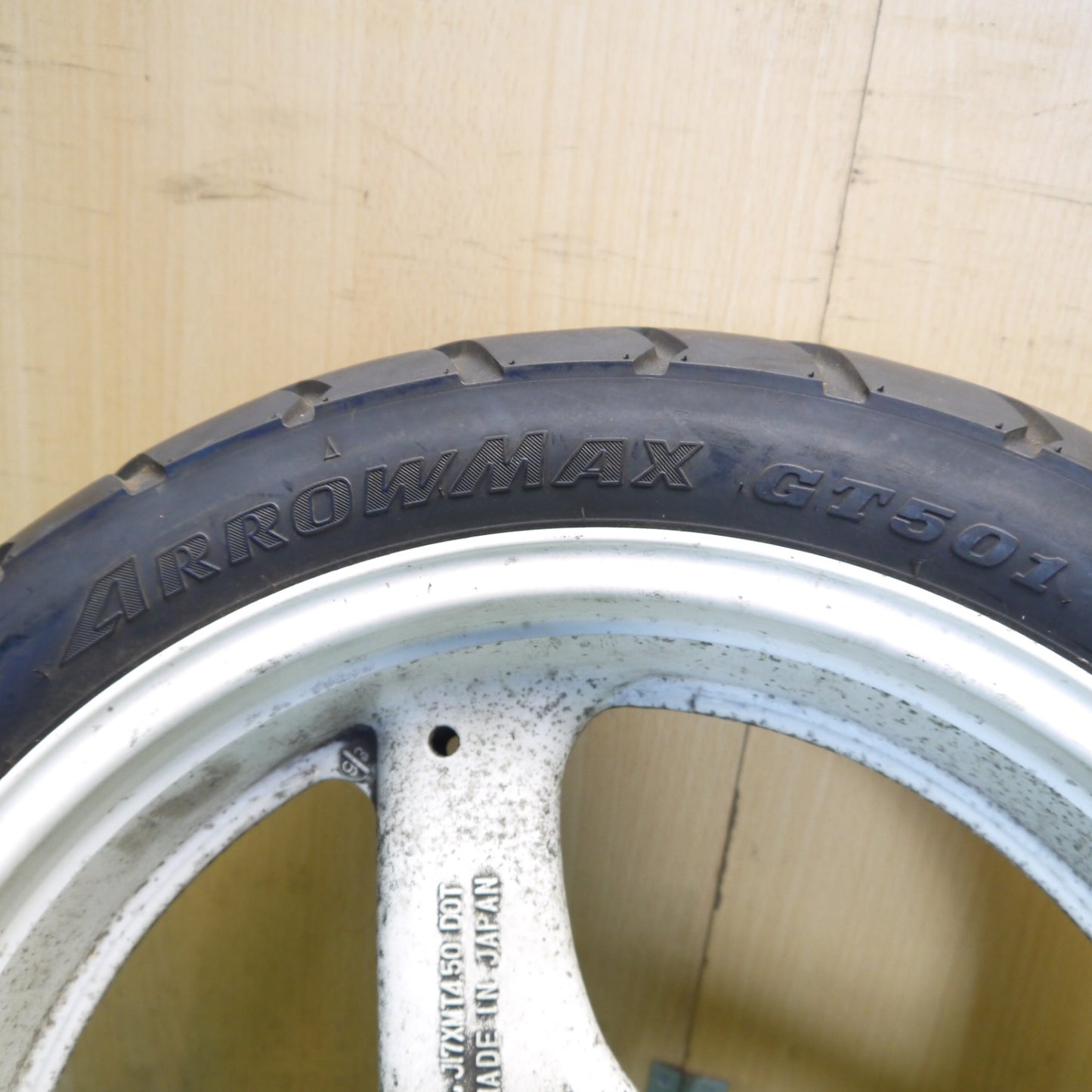 バリ溝！9.5分！1本★スズキ RGV250 Γ ガンマ 純正 150/70-17 ダンロップ ARROWMAX GT501 17×MT4.50 17インチ バイク フロント★6042703Hノ