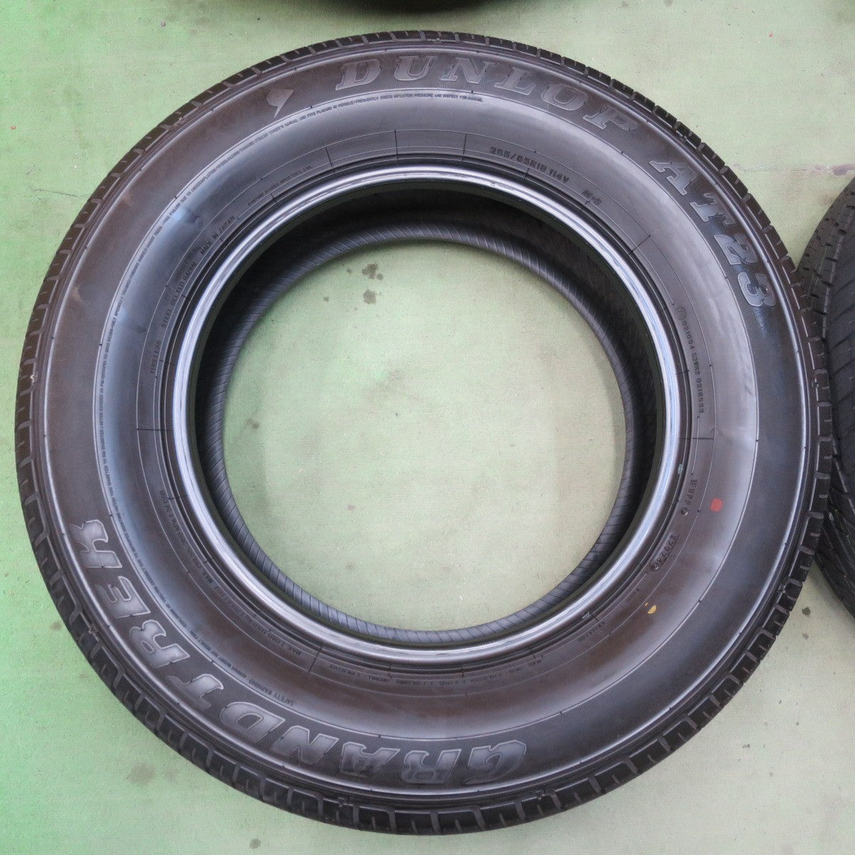 新車外し！24年★265/65R18 ダンロップ AT23 グラントレック タイヤ 18インチ ランクル 250 300 等★6050607イノタ