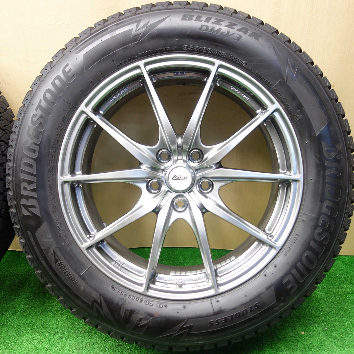 バリ溝！23年！キレイ！9.5分★レクサス 等 LEGCERA NX5 235/60R18 スタッドレス ブリヂストン ブリザック DM-V3 レグセラ 18インチ PCD114.3/5H★5112803KTス