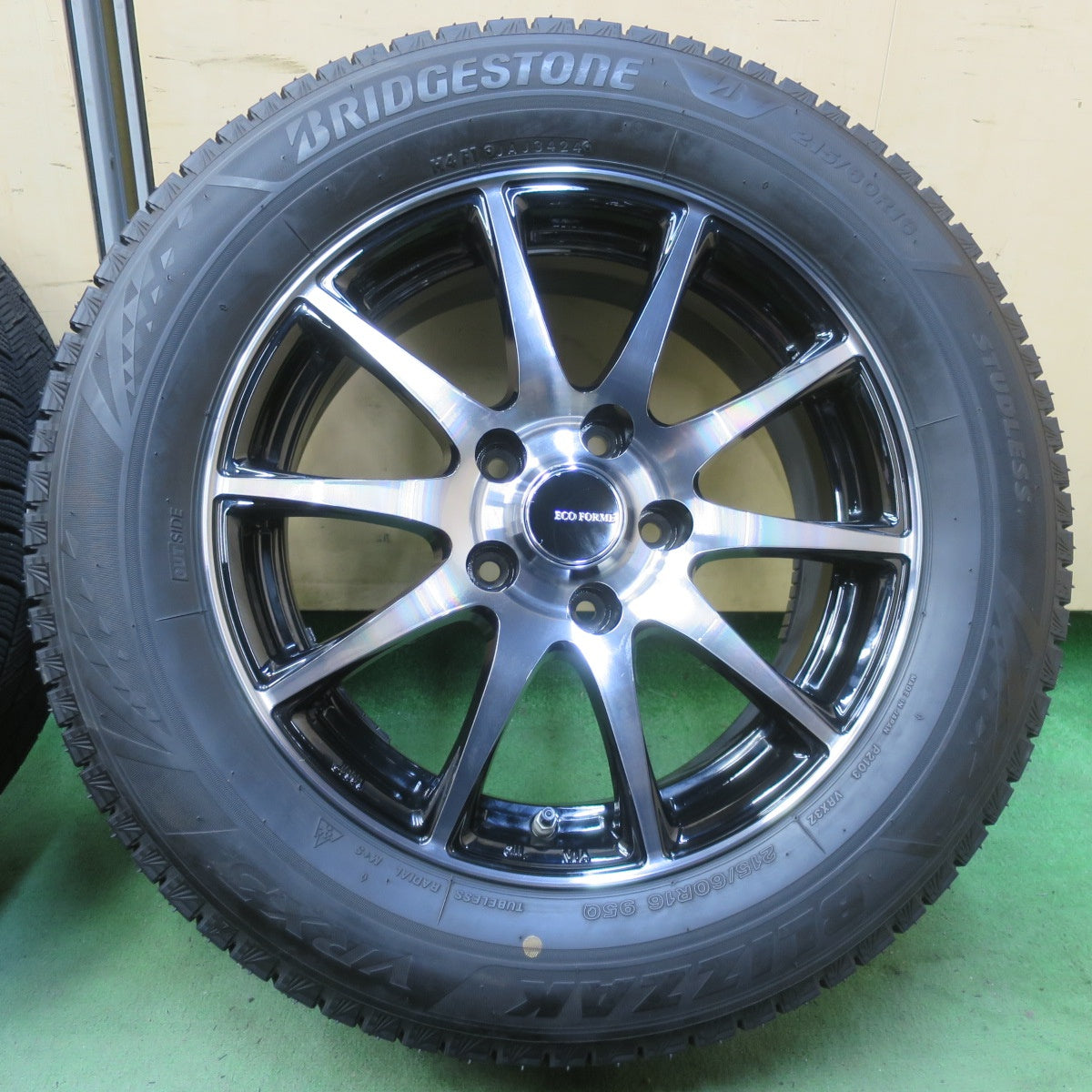 センサー付！バリ溝！24年！キレイ！ほぼ10分◎スタッドレス 215/60R16 ブリヂストン ブリザック VRX3 ECO FORME CRS23 エコフォルム 16インチ PCD114.3/5H◎6070906イス