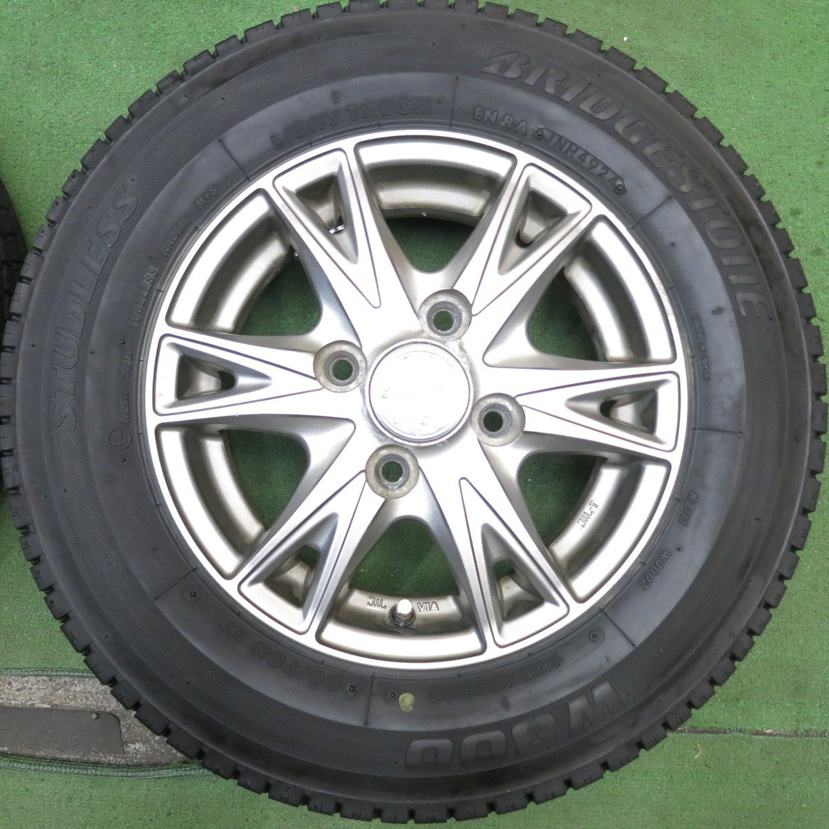バリ溝！24年！8.5分◎スタッドレス 145/80R12 80/78N ブリヂストン W300 Exceeder エクシーダー 12インチ PCD100/4H◎6080606HAス