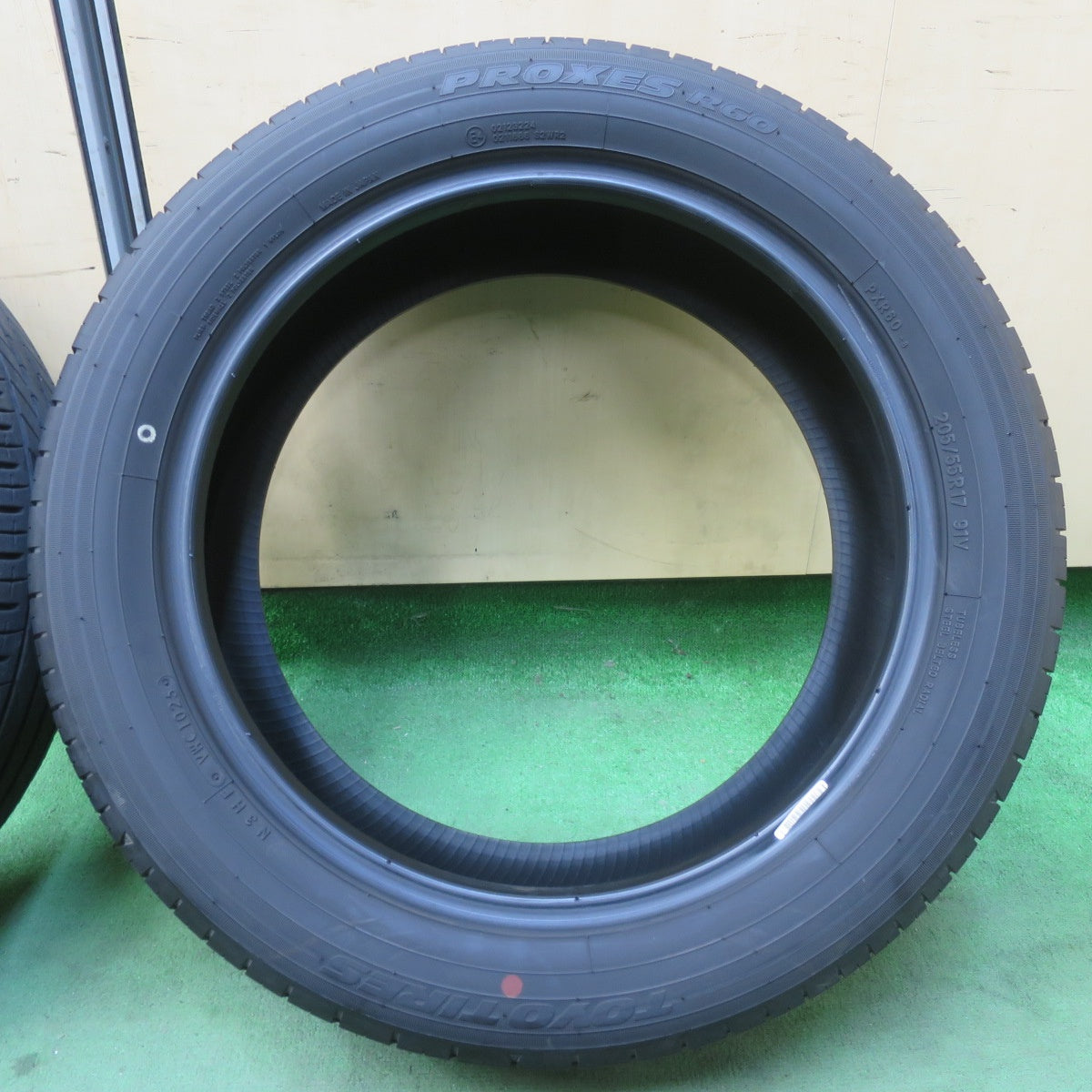 バリ溝！25年！ほぼ10分★205/55R17 トーヨー プロクセス R60 タイヤ 17インチ キックス ヴォクシー ノア ステップワゴン 等★6010713イノタ