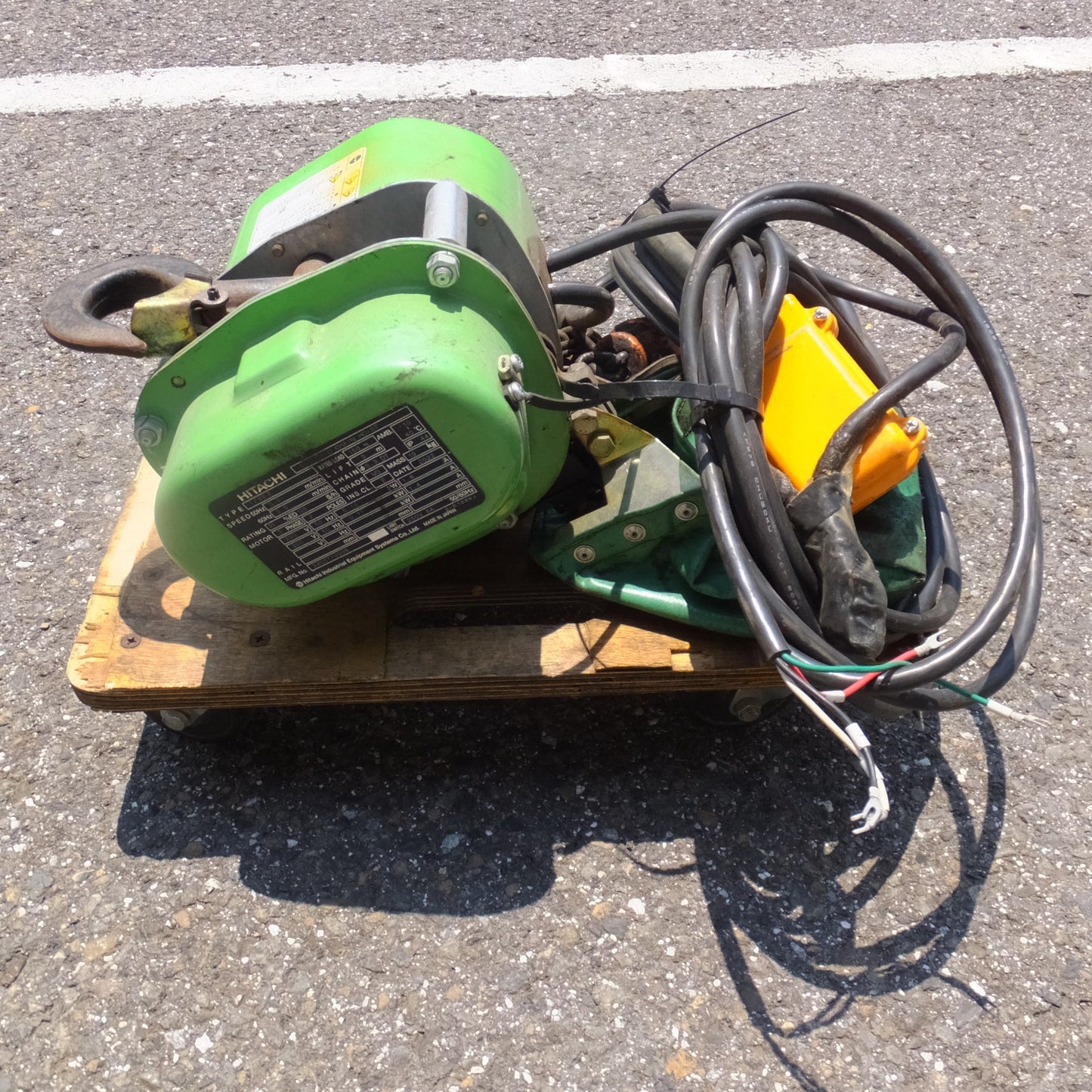 [送料無料] ジャンク★日立 HITACHI 電気チェーンブロック 1/6E2 150kg　LIFT 3m CHAIN φ6.3DT　200V 50/60Hz★