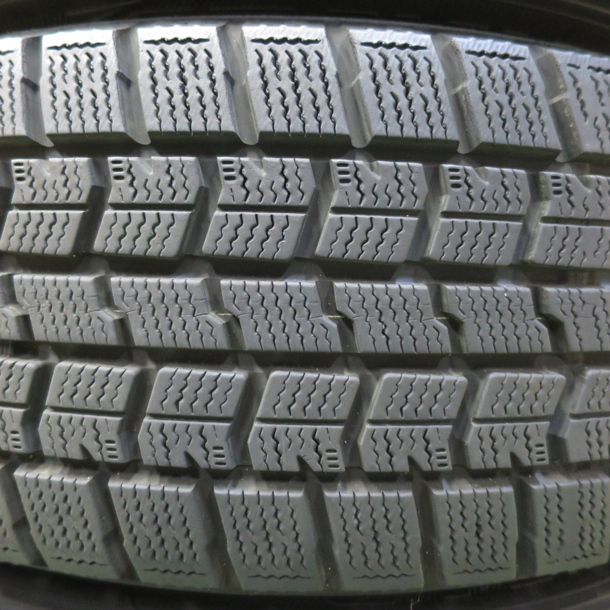 バリ溝！キレイ！9.5分★プリウス 等 195/65R15 スタッドレス グッドイヤー アイスナビ7 ravrion LUMIERE ラブリオン 15インチ PCD100/5H★5082604イス