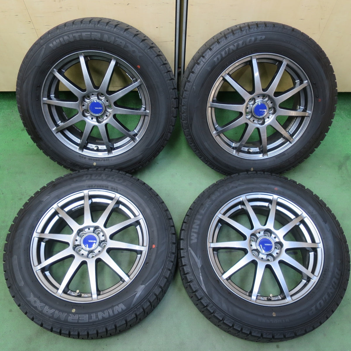 バリ溝！キレイ！9.5分★ライズ ロッキー 等 195/65R16 スタッドレス ダンロップ ウインターマックス WM02 WINNERS CF-01 ウィナーズ 16インチ PCD100/5H★6040805イス