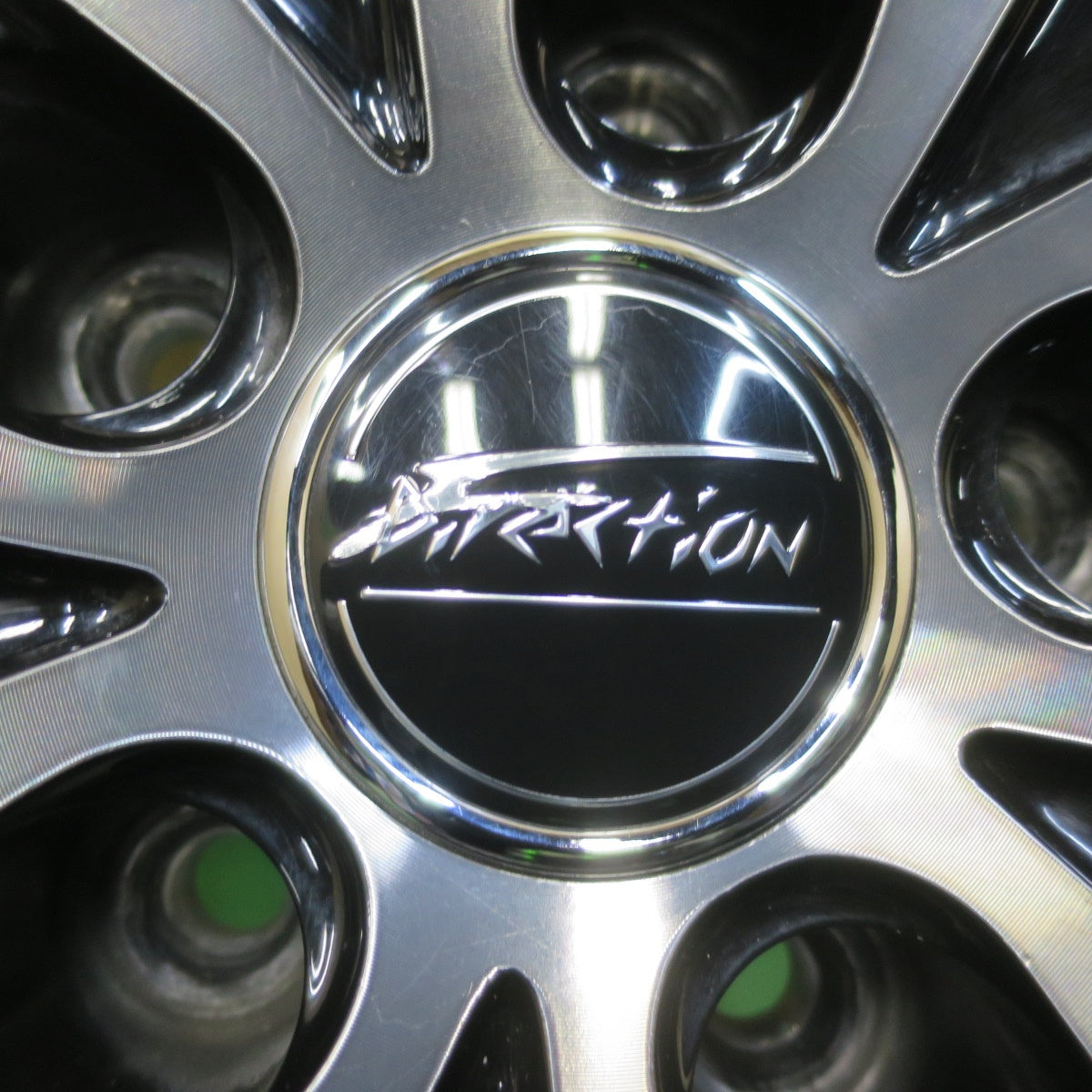 バリ溝！キレイ！9.5分★スタッドレス 225/60R18 ブリヂストン ブリザック DM-V3 F-Direction WF10 Fディレクション 18インチ PCD114.3/5H★6042307イス