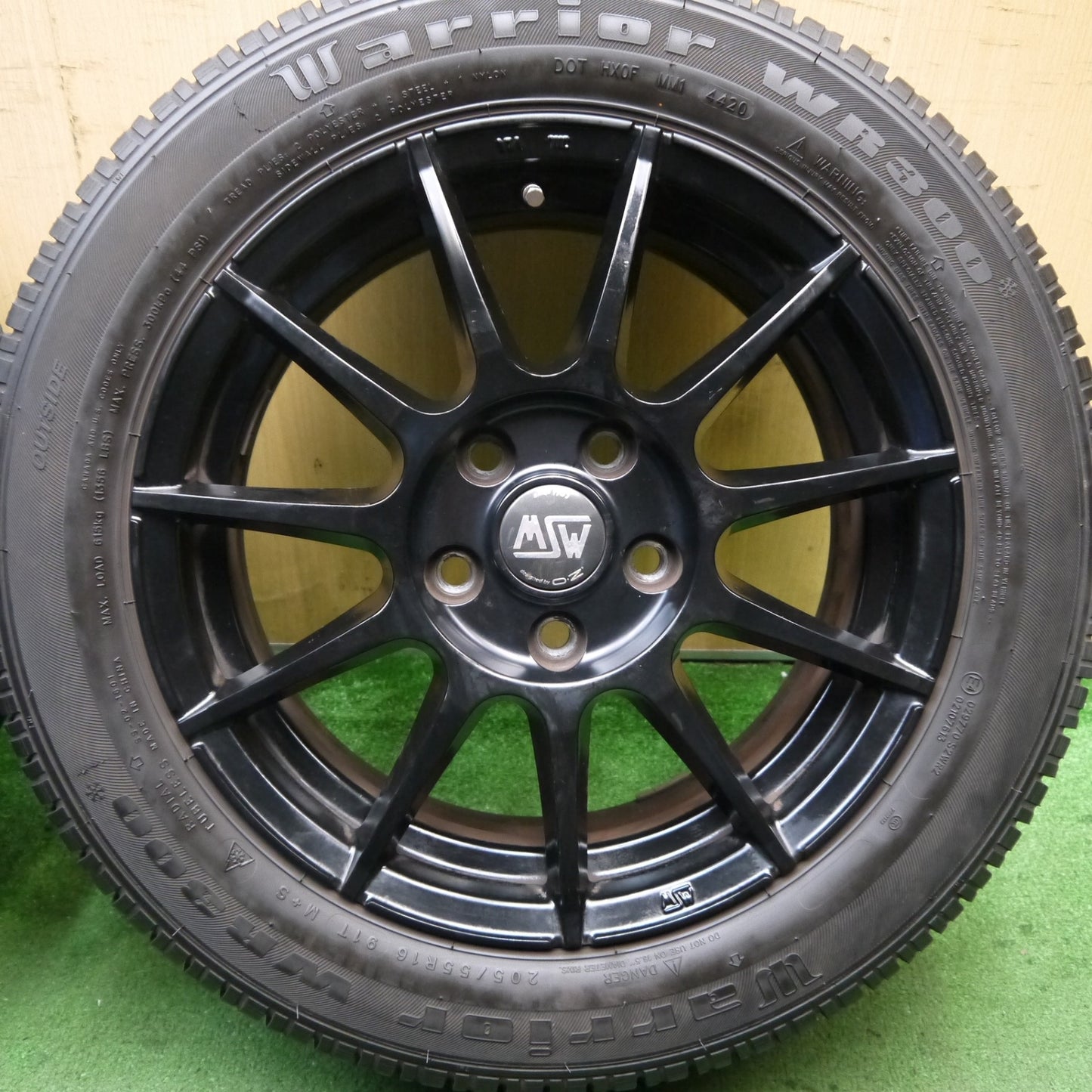 バリ溝！23年！9分★MINI ミニ 等 MSW 85 O・Z 205/55R16 スタッドレス ウォーリアー WR300 ブリヂストン ブリザック VRX2 16インチ OZ PCD112/5H★5070810Hス