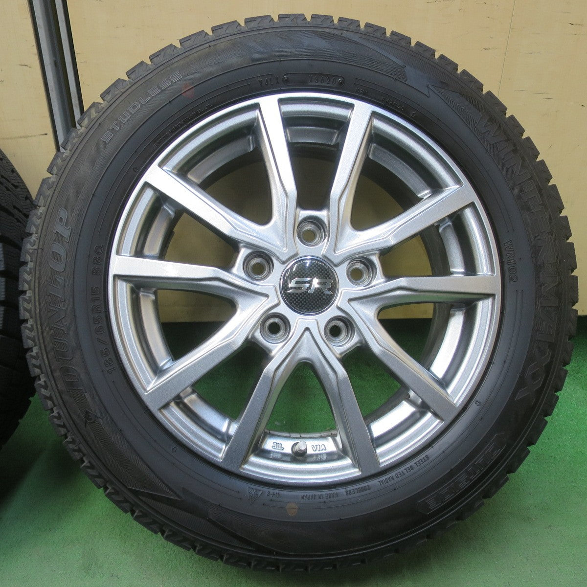 バリ溝！キレイ！9.5分★スタッドレス 185/65R15 ダンロップ ウインターマックス WM02 STRANGER ストレンジャー 15インチ PCD114.3/5H★6032307イス