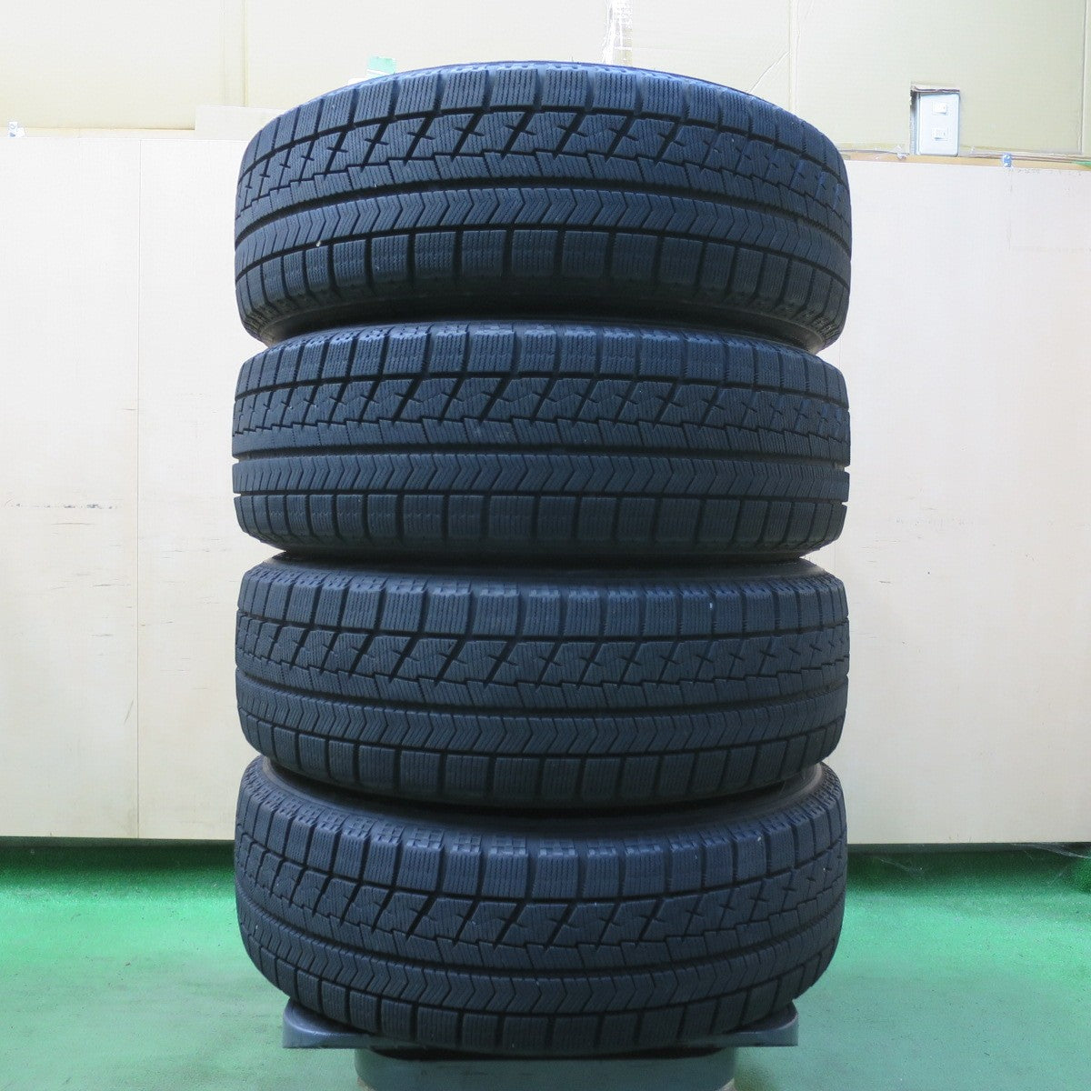 4本価格★スタッドレス 195/65R15 ブリヂストン ブリザック VRX ECO FORME エコフォルム 15インチ PCD114.3/5H★5100603イス