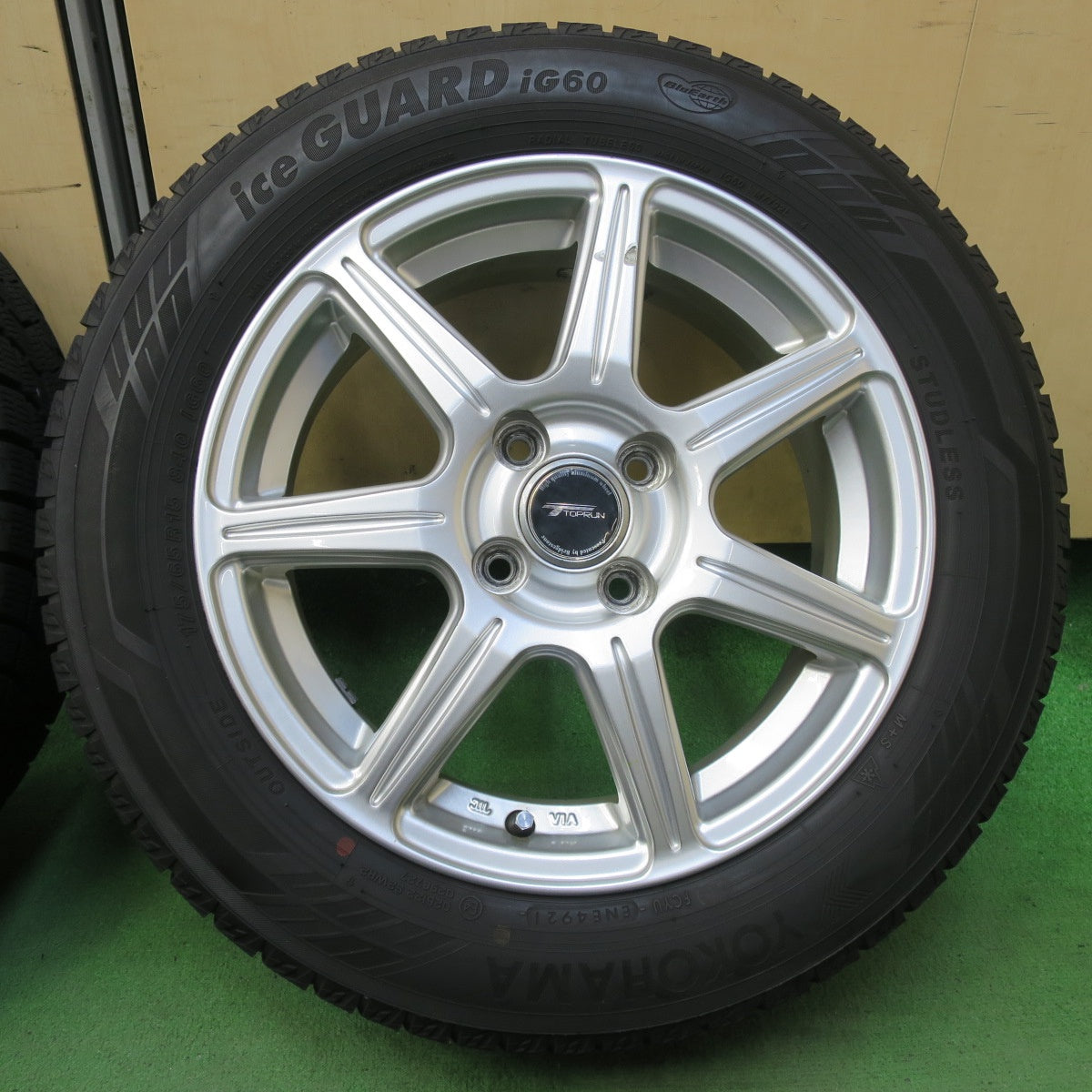 バリ溝！21年！9.5分★スタッドレス 175/65R15 ヨコハマ アイスガード iG60 TOPRUN トップラン 15インチ PCD100/4H★5100709イス