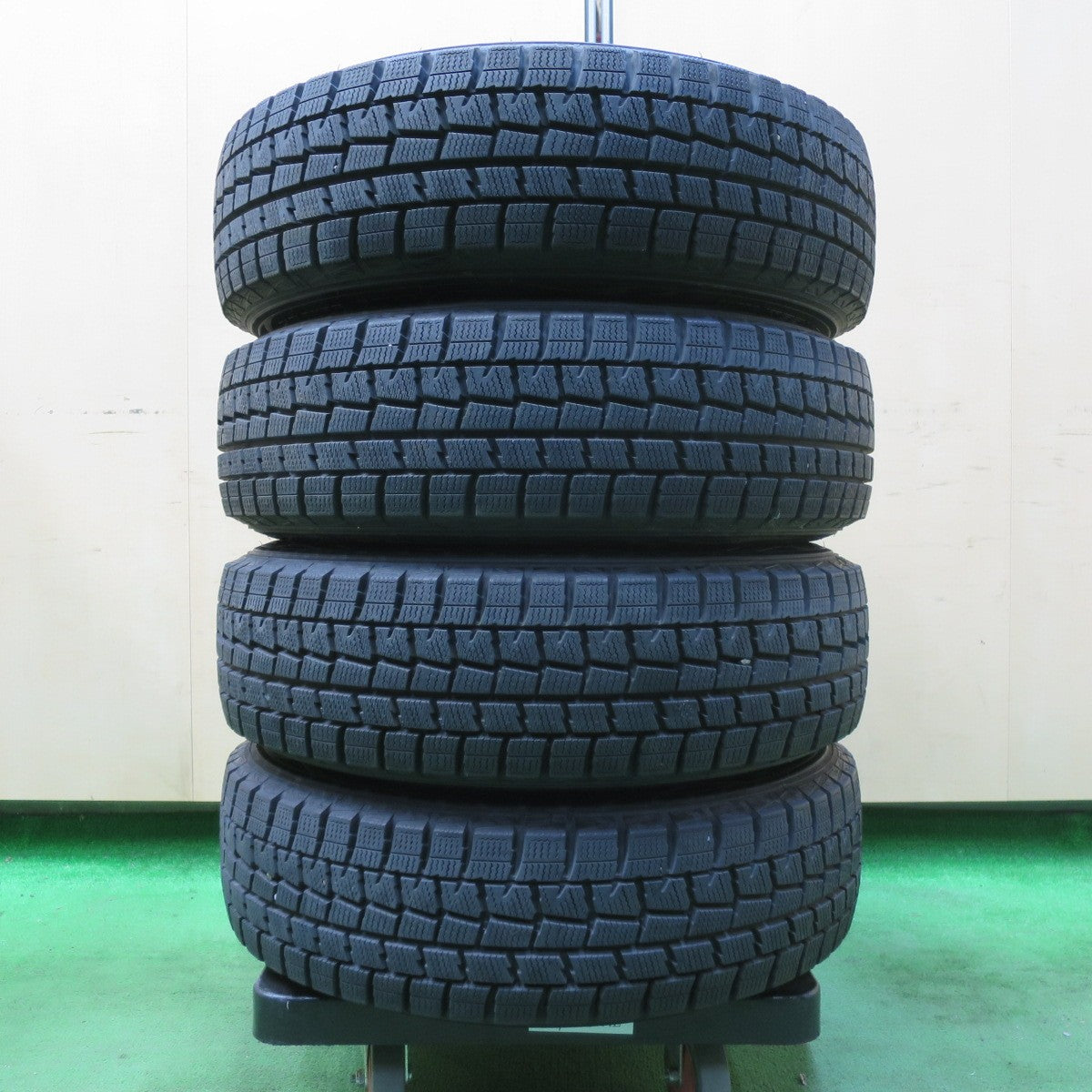 [送料無料] タイヤほぼ未使用！キレイ★スタッドレス 165/70R14 ダンロップ ウインターマックス WM01 SEIN ザイン 14インチ PCD100/4H★4093011イス