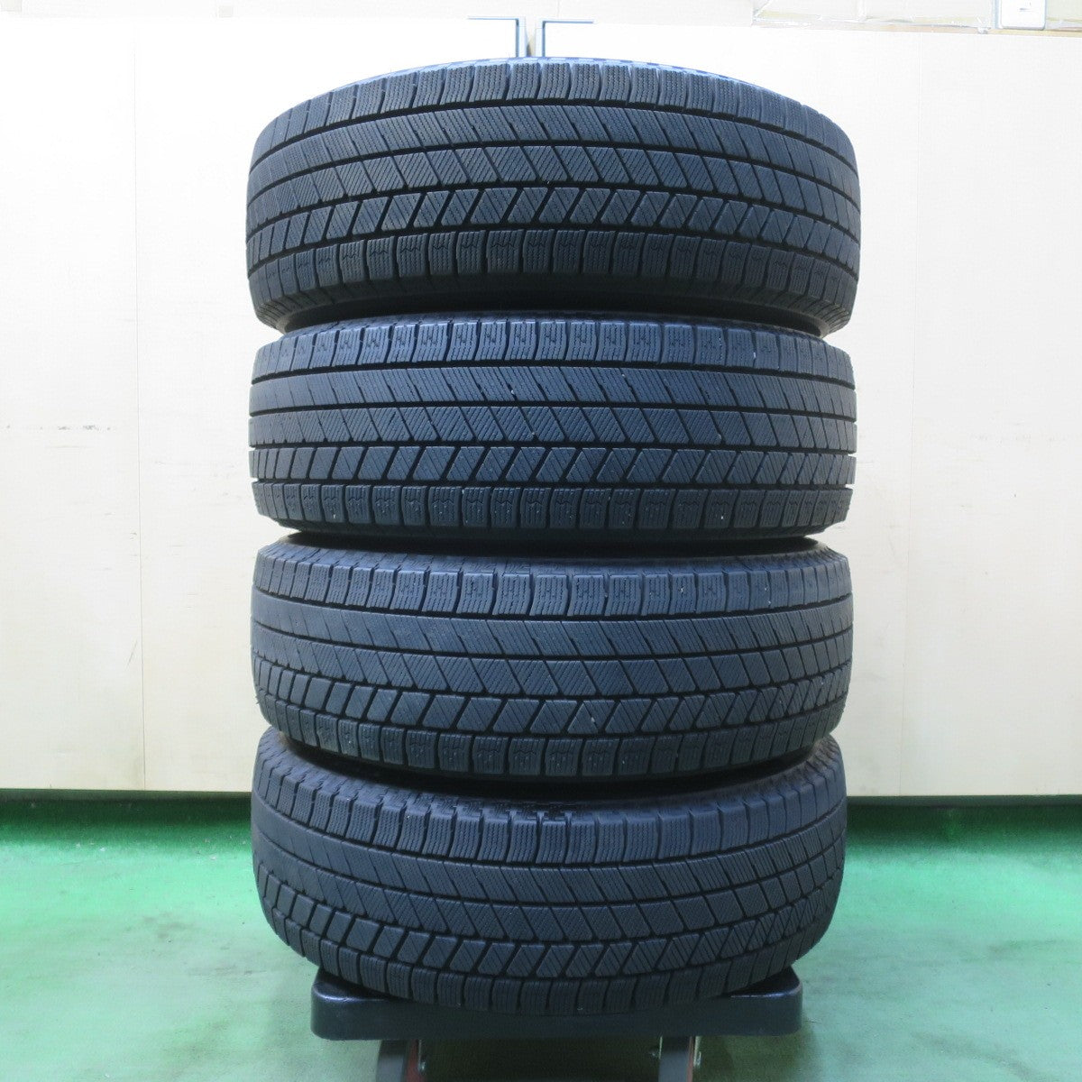 バリ溝！23年！キレイ！9.5分以上★プリウス 等 195/65R15 スタッドレス ブリヂストン ブリザック VRX3 SEIN SS ザイン 15インチ PCD100/5H★6033107イス