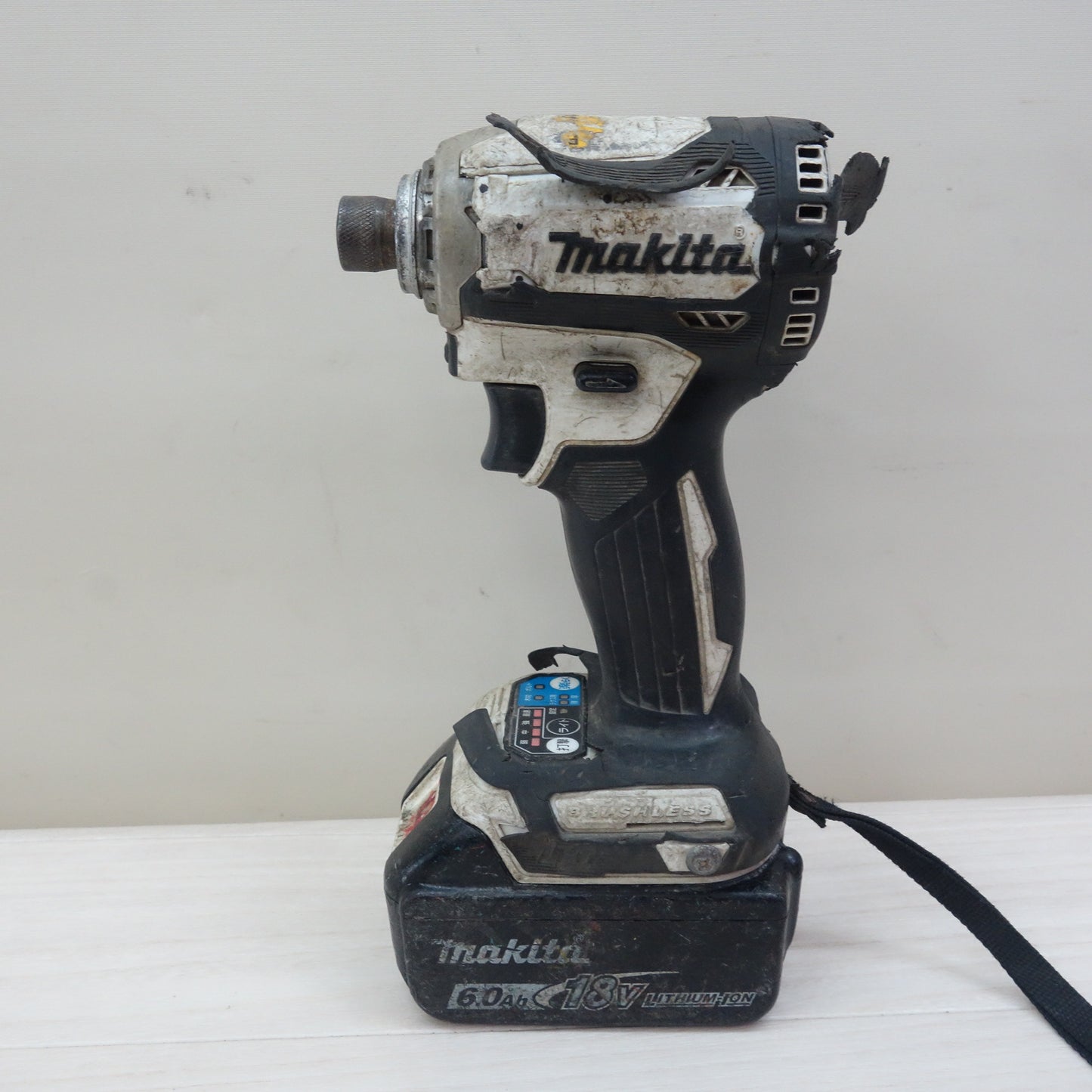[送料無料] ☆マキタ 充電式 インパクト ドライバ 18V TD171D バッテリー 付き 電動 工具☆