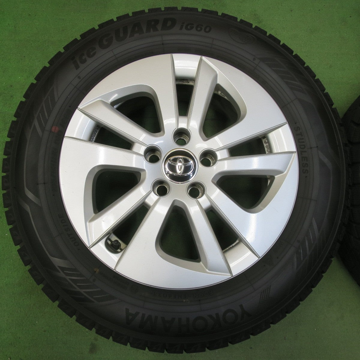 バリ溝！23年！9.5分★トヨタ 50系 プリウス 純正 195/65R15 スタッドレス ヨコハマ アイスガード iG60 15インチ PCD100/5H★5100904イス