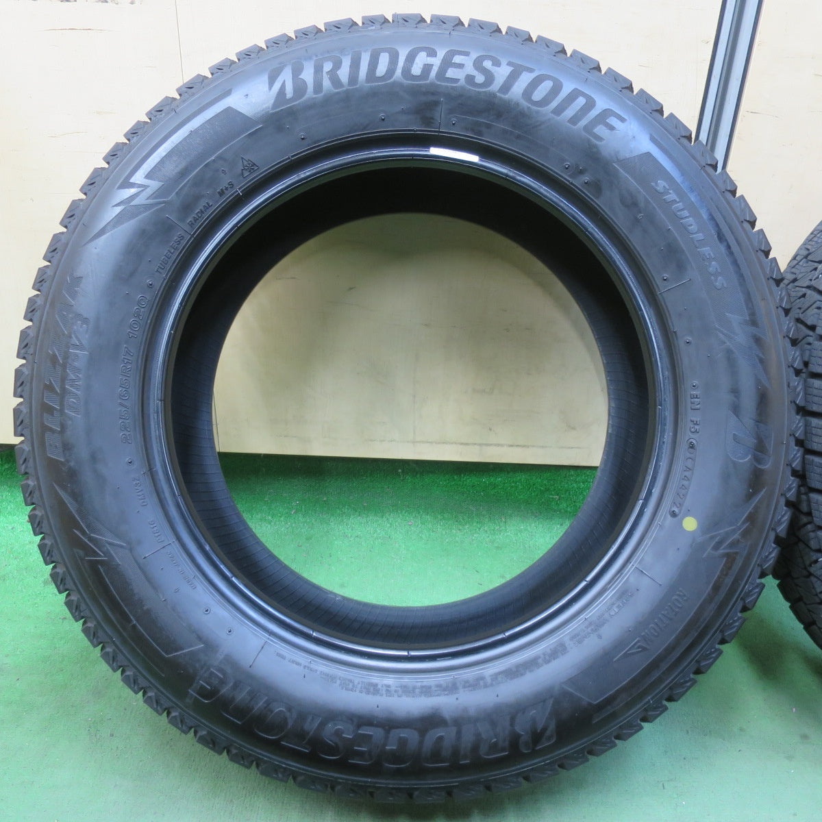 バリ溝！22年！9.5分★スタッドレス 225/65R17 ブリヂストン ブリザック DM-V3 タイヤ 17インチ ハリアー RAV4 エクストレイル CX-5 等★5121706イスタ