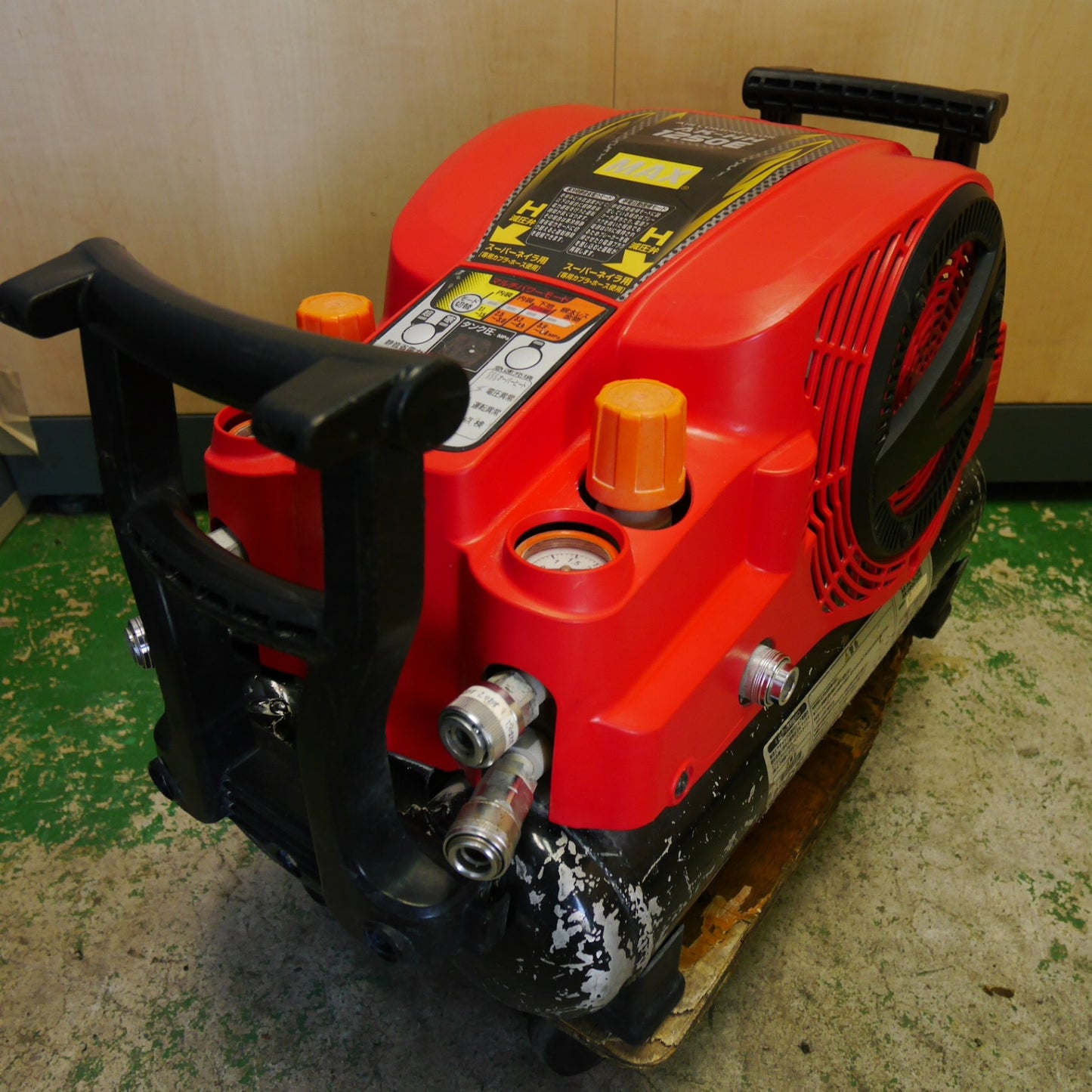 [送料無料] ☆MAX マックス エア コンプレッサー AK-HH1250E エアー ツール 工具☆