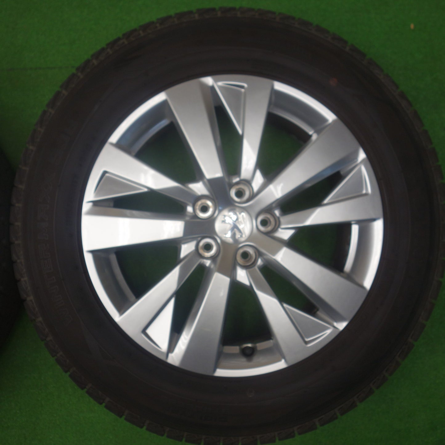 バリ溝！23年！キレイ！9.5分★プジョー 3008 純正 215/65R17 スタッドレス ダンロップ ウインターマックス SJ8 SJ8+ 17インチ PCD108/5H★6050302KTス