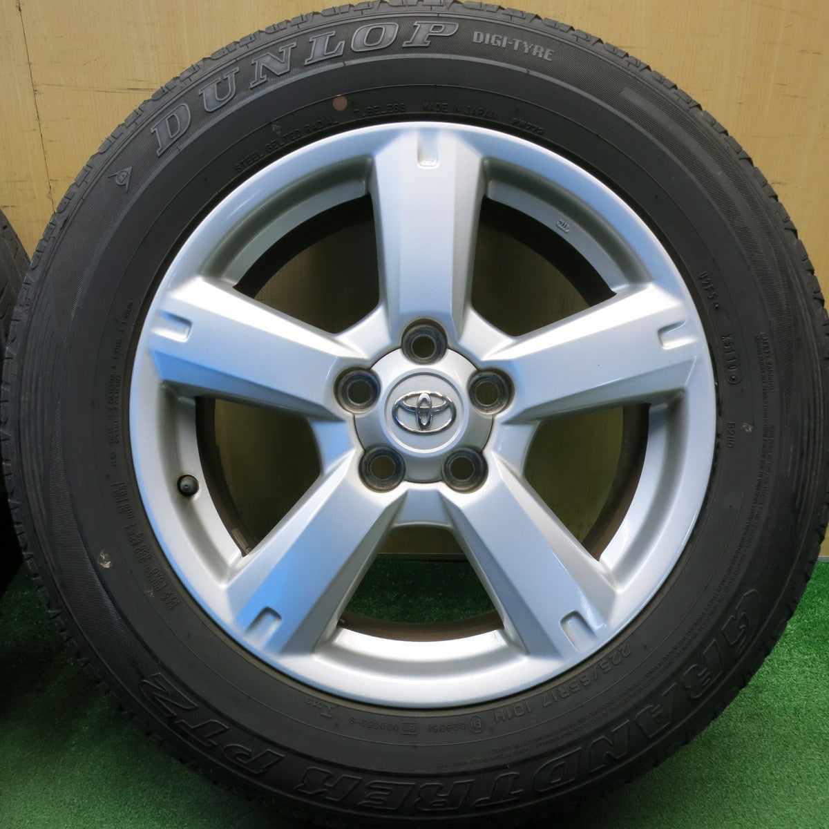 4本価格★トヨタ RAV4 ハリアー ヴァンガード 等 純正 225/65R17 ダンロップ グラントレック PT2 17インチ PCD114.3/5H★6040511HAノ