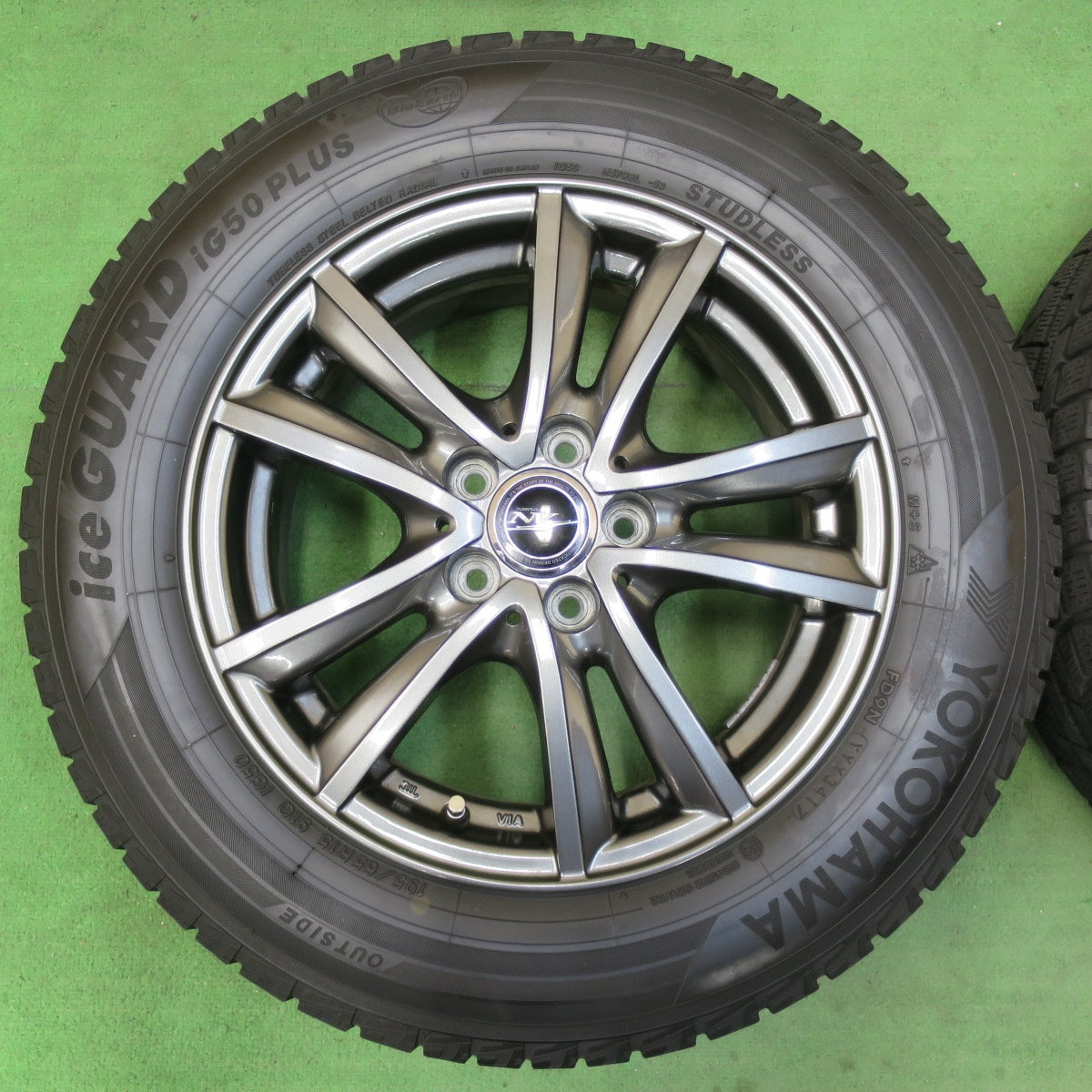 [送料無料] キレイ★プリウス 等 195/65R15 スタッドレス ヨコハマ アイスガード iG50 プラス NIRVANA NV ニルヴァーナ ニルバーナ 15インチ PCD100/5H★5020308イス