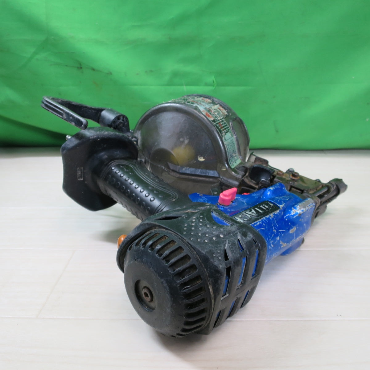 [送料無料] ☆日立工機 50mm 高圧 ロール 釘打機 NV50HMC ケース付き 釘打ち機 HITACHI エア 工具☆