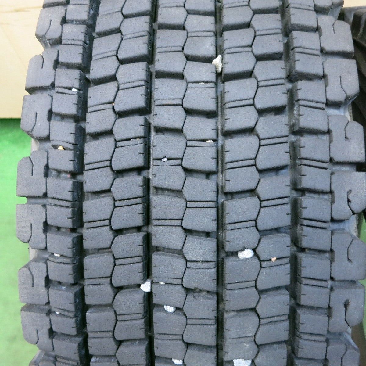 バリ溝！23年！8.5分！2本★トラック タイヤ 265/70R19.5 140/138J スタッドレス ブリヂストン W900 19.5インチ★5053001ナスタ